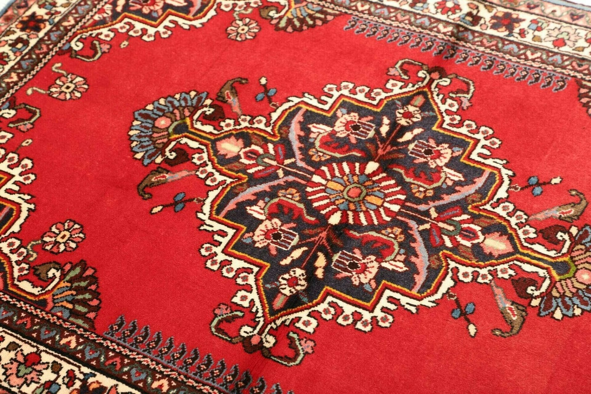 Hamadan Perserteppich 114 × 143 cm aus Wolle, handgeknüpft