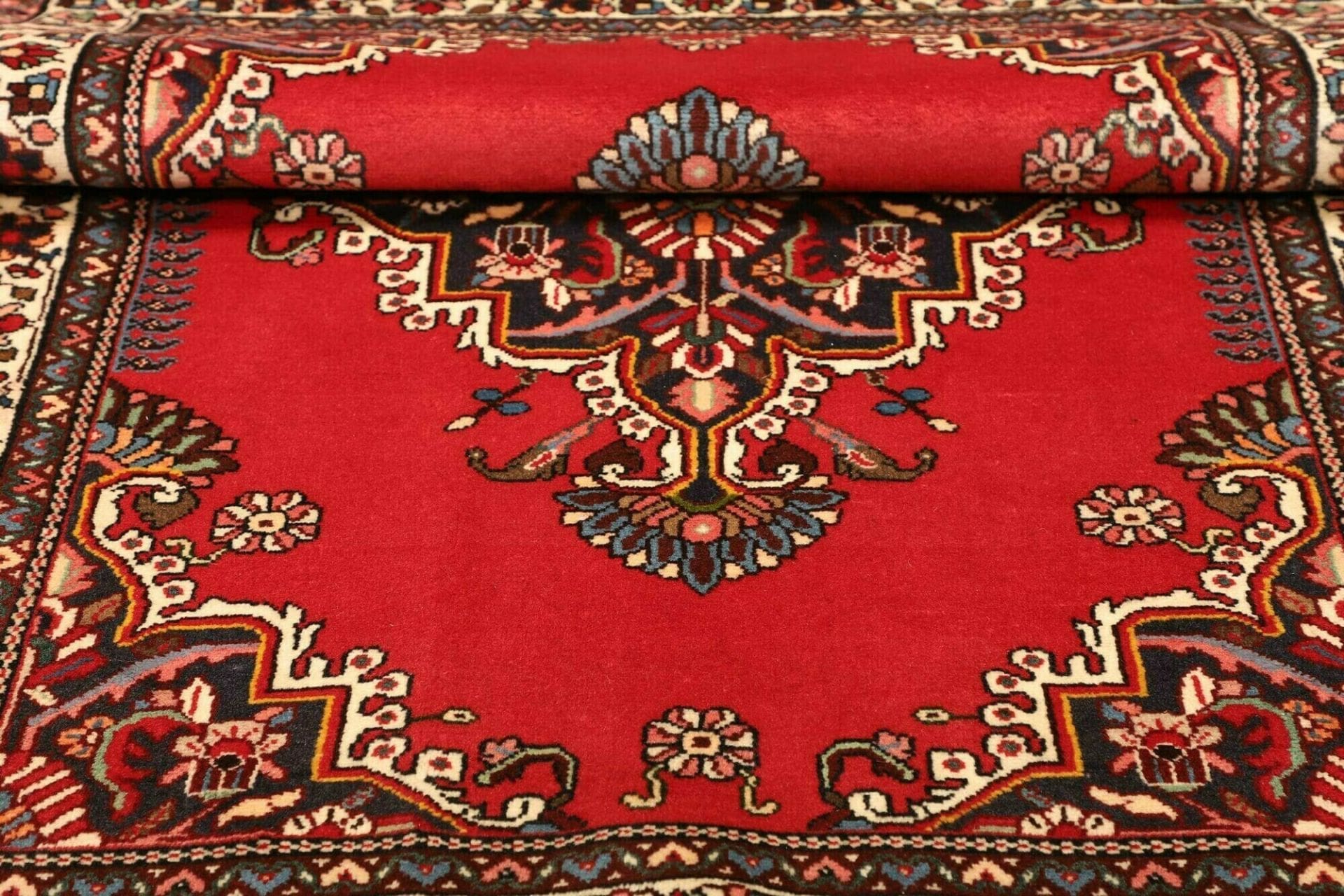 Hamadan Perserteppich 114 × 143 cm aus Wolle, handgeknüpft