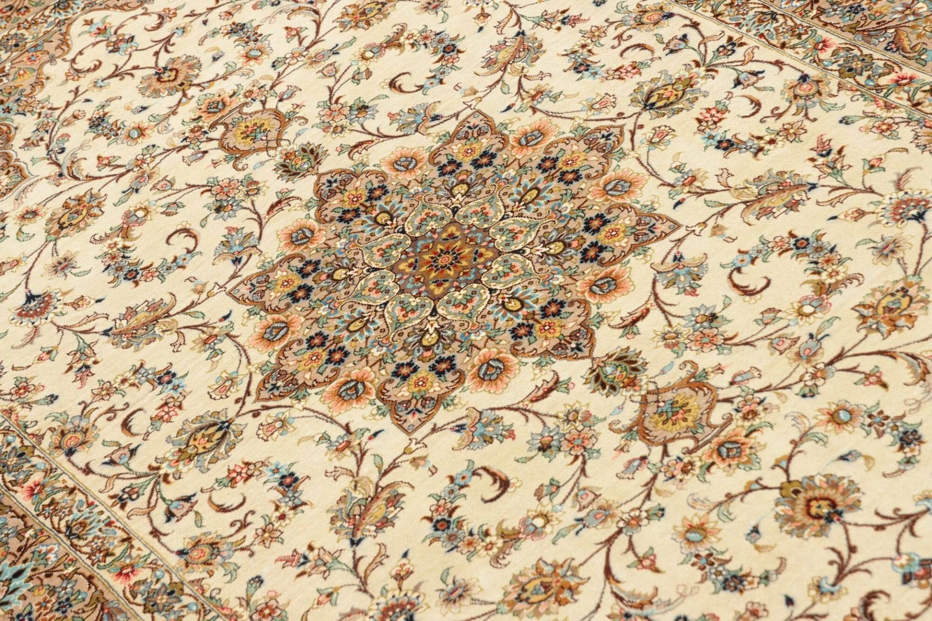 Ghom Perserteppich aus Iran, 105 × 150 cm