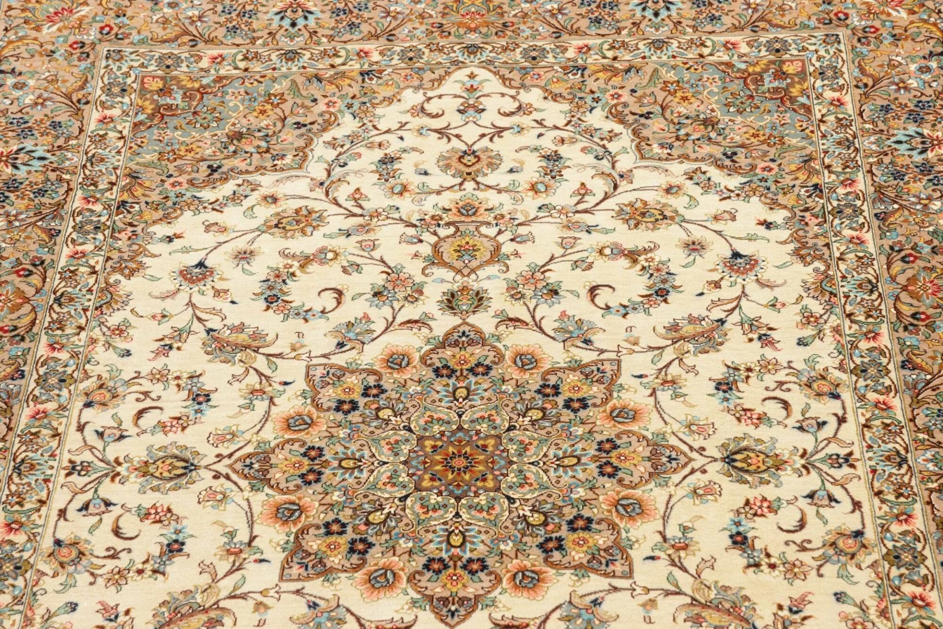 Ghom Perserteppich aus Iran, 105 × 150 cm