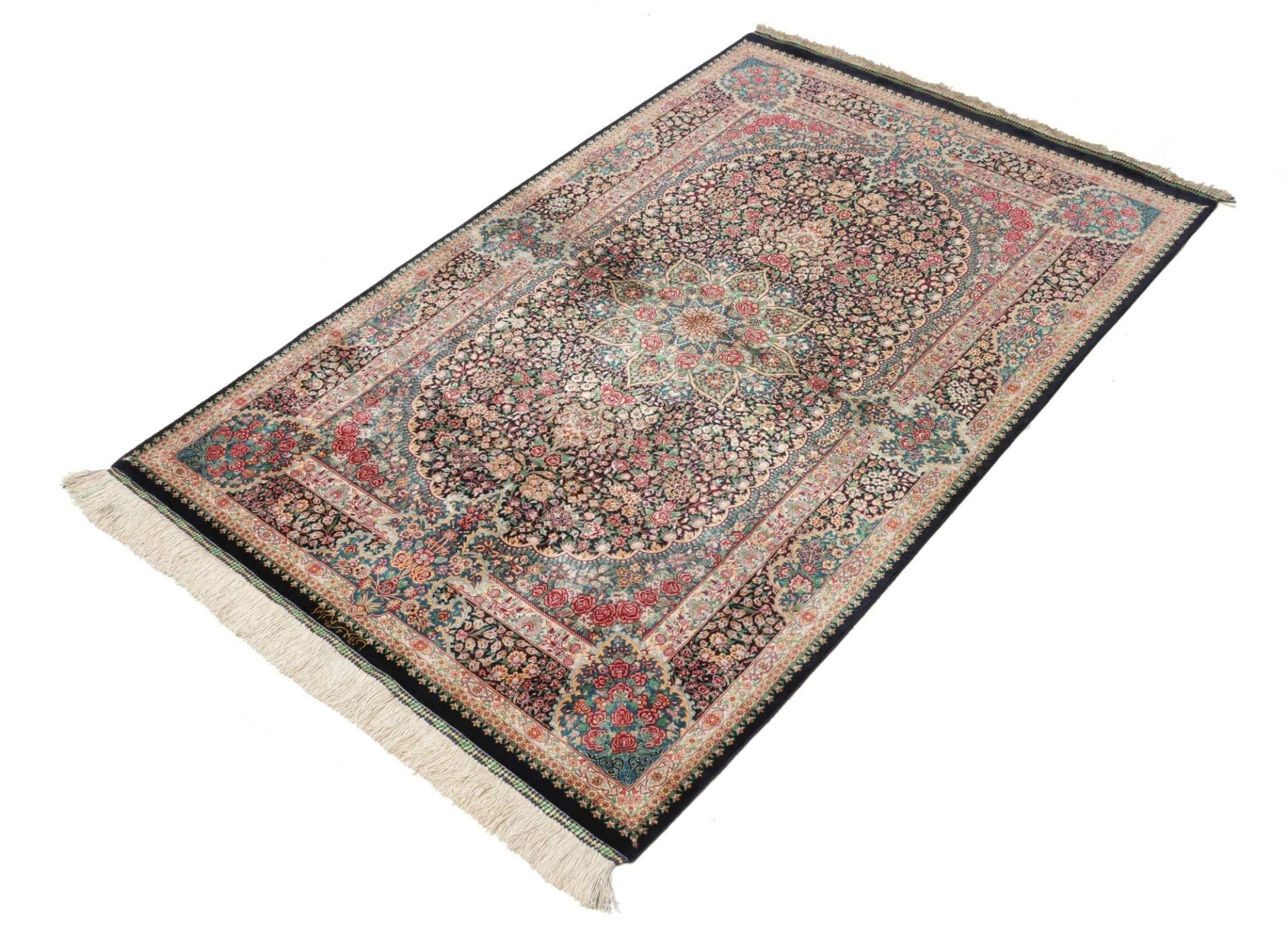 Ghom Perserteppich 104 × 154 cm aus Seide, handgeknüpft