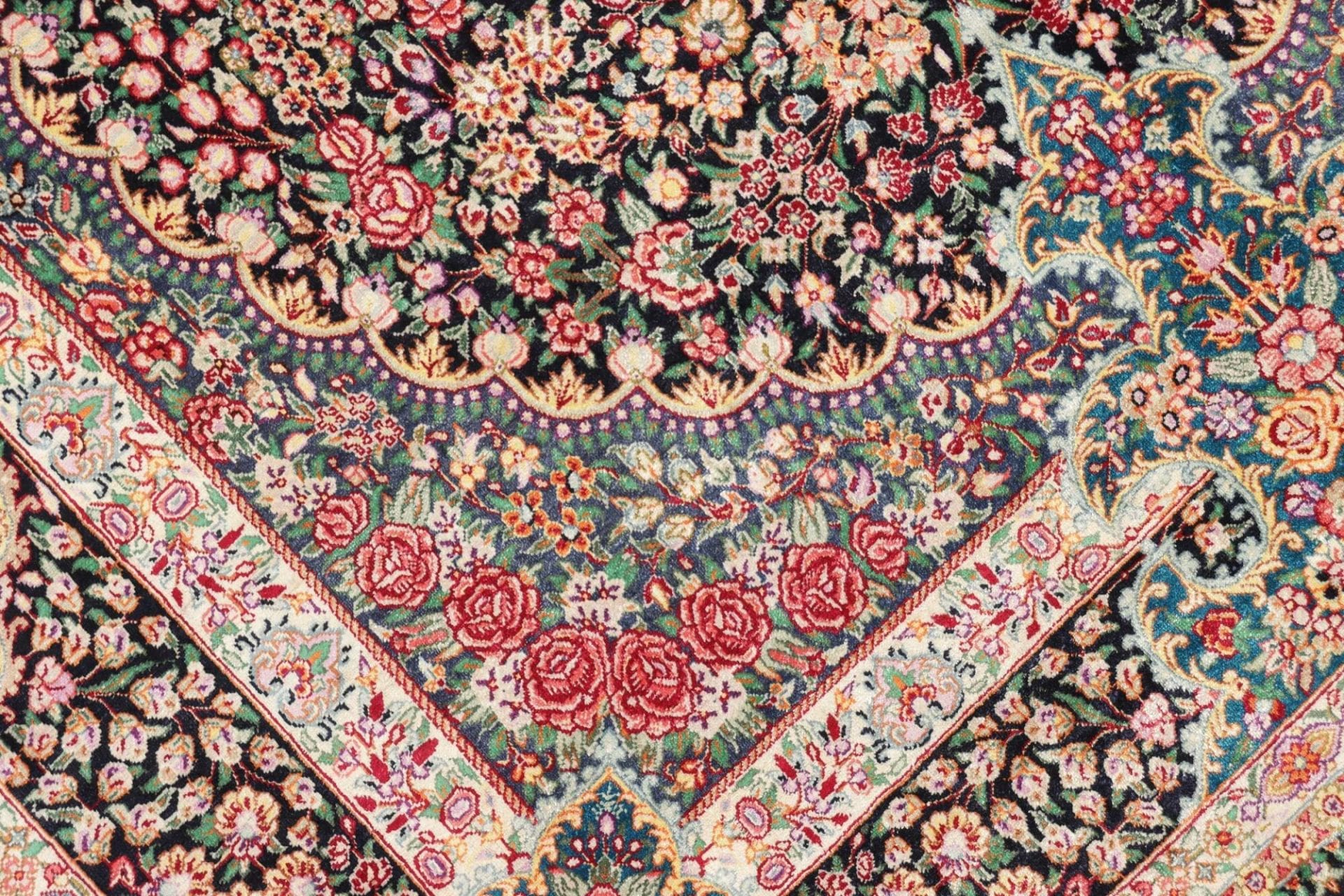 Ghom Perserteppich 104 × 154 cm aus Seide, handgeknüpft