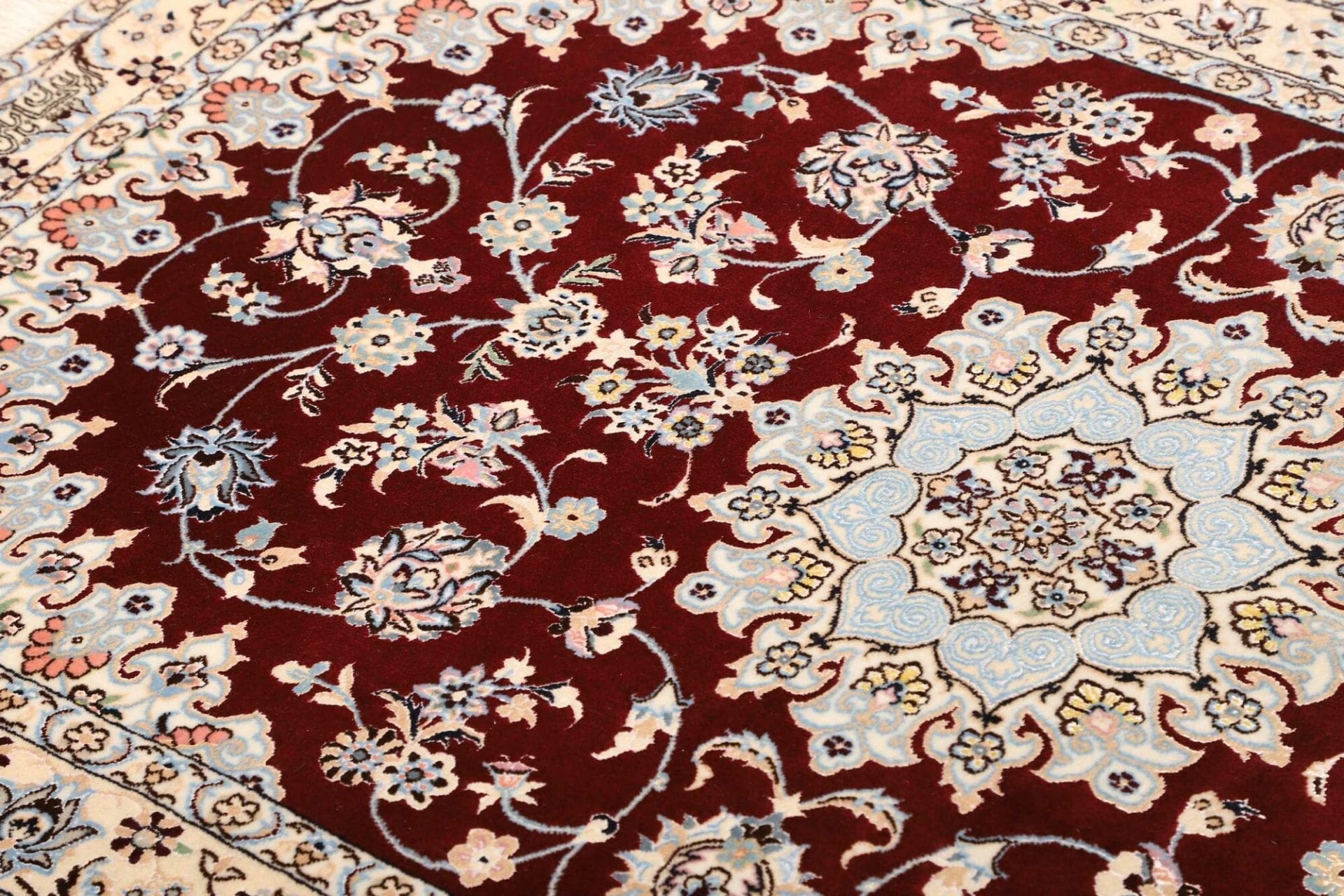 Nain Perserteppich 108 × 165 cm aus Wolle, handgeknüpft