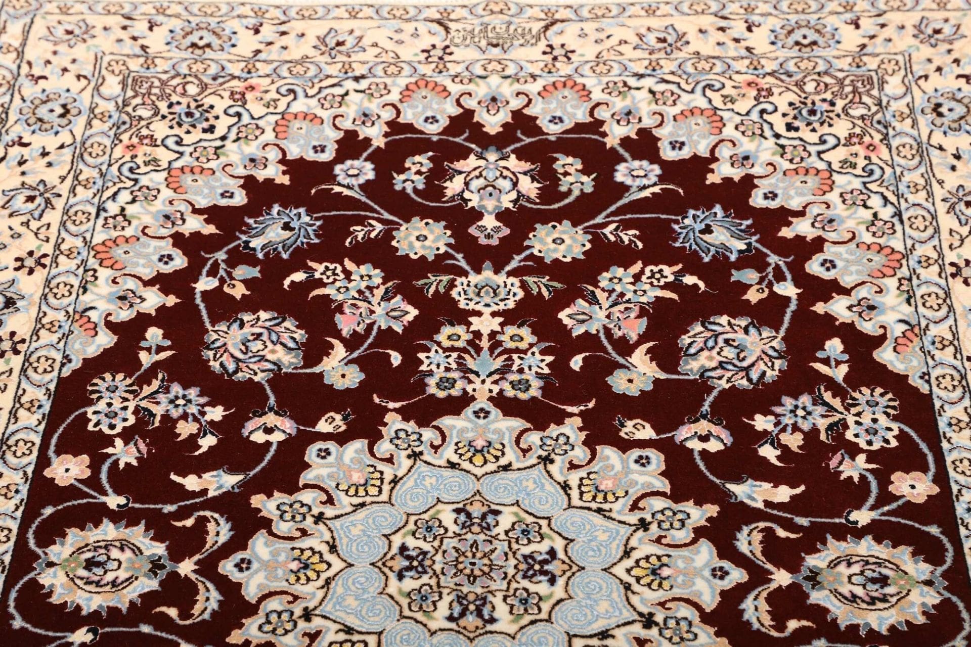 Nain Perserteppich 108 × 165 cm aus Wolle, handgeknüpft