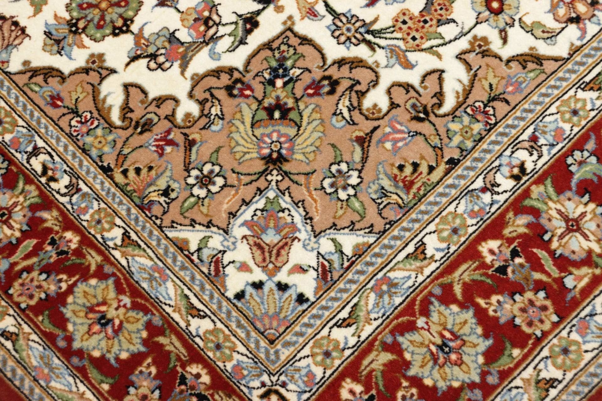 Isfahan Perserteppich 103 × 145 cm aus Wolle & Seide, handgeknüpft