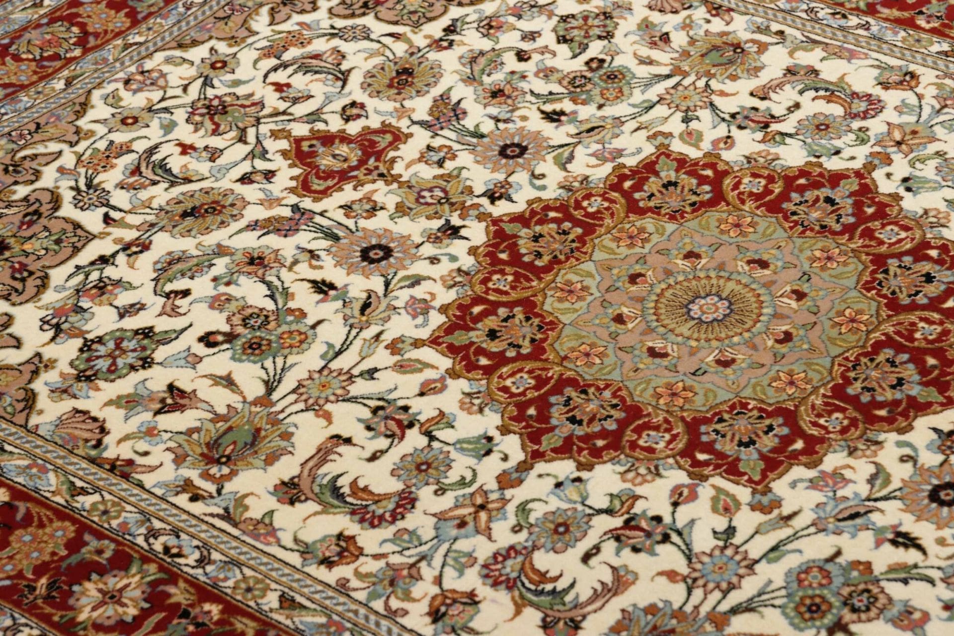 Isfahan Perserteppich 103 × 145 cm aus Wolle & Seide, handgeknüpft
