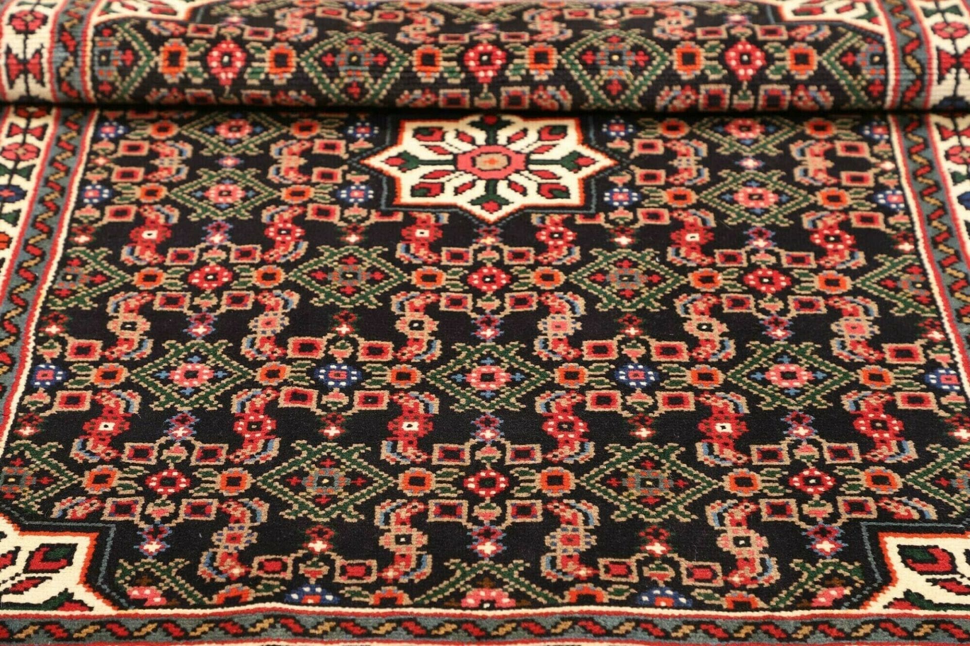 Handgeknüpfter Hamadan Perserteppich 103 × 144 cm