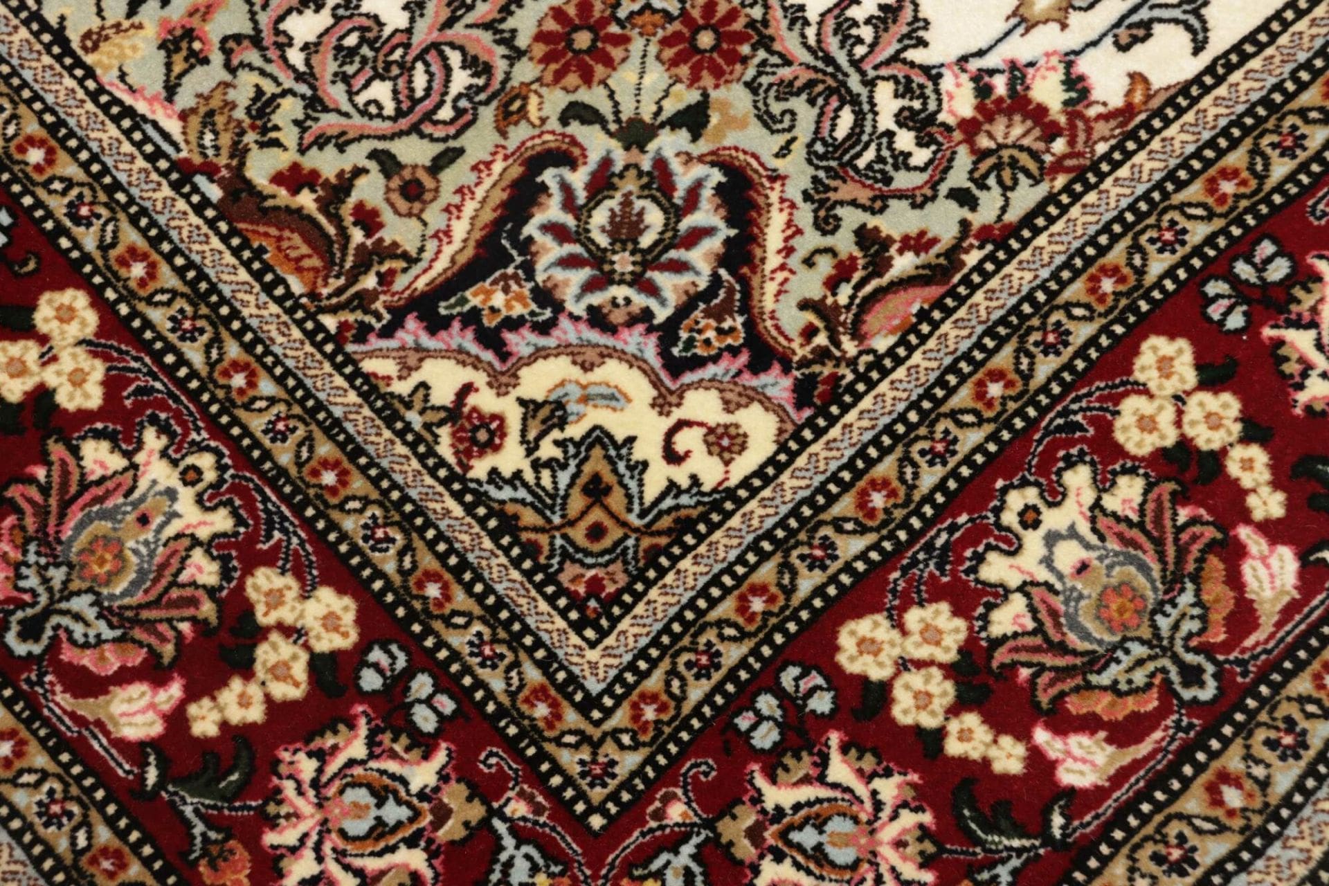 Isfahan Perserteppich 110 × 155 cm aus Wolle & Seide, handgeknüpft