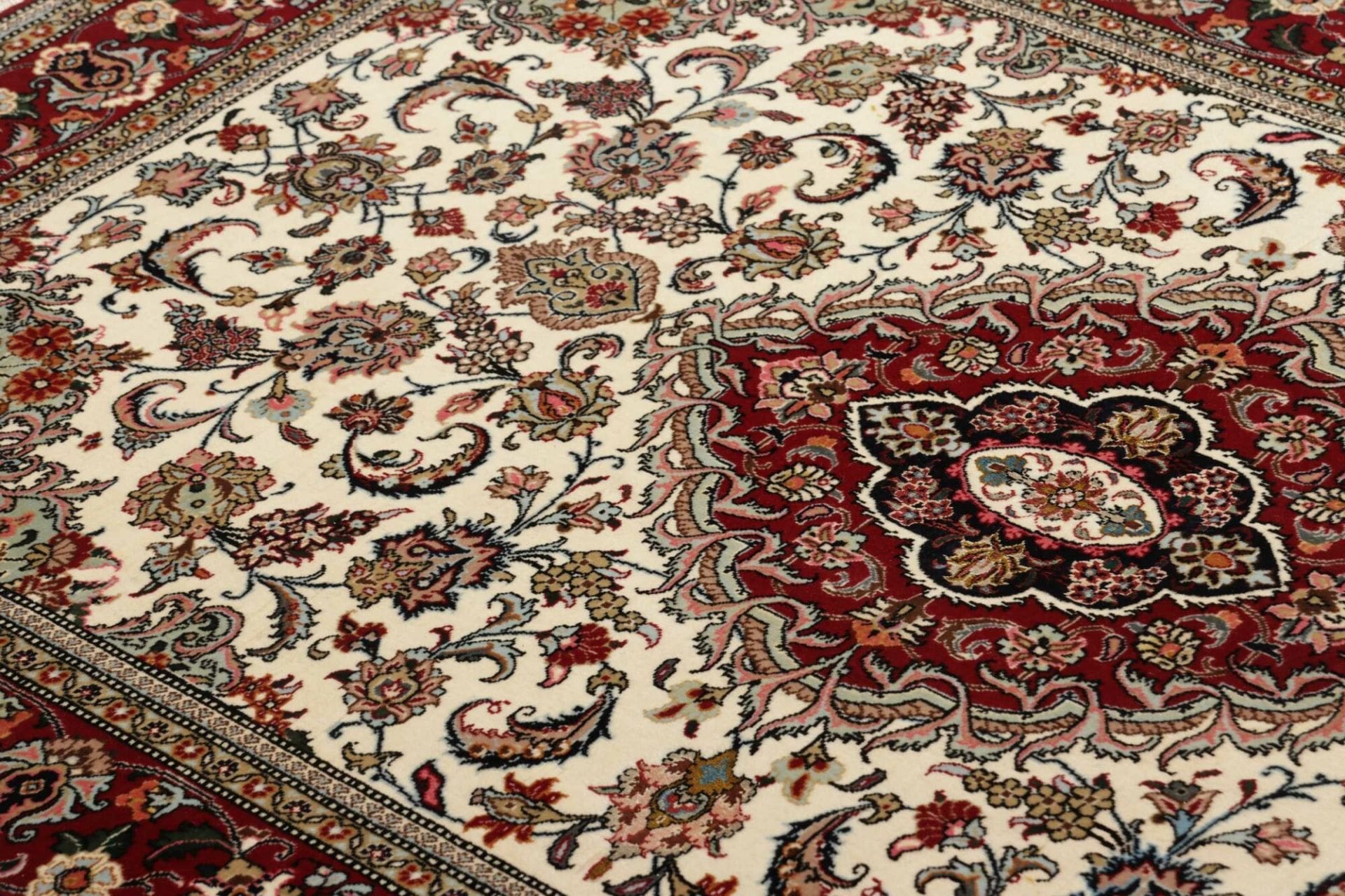 Isfahan Perserteppich 110 × 155 cm aus Wolle & Seide, handgeknüpft