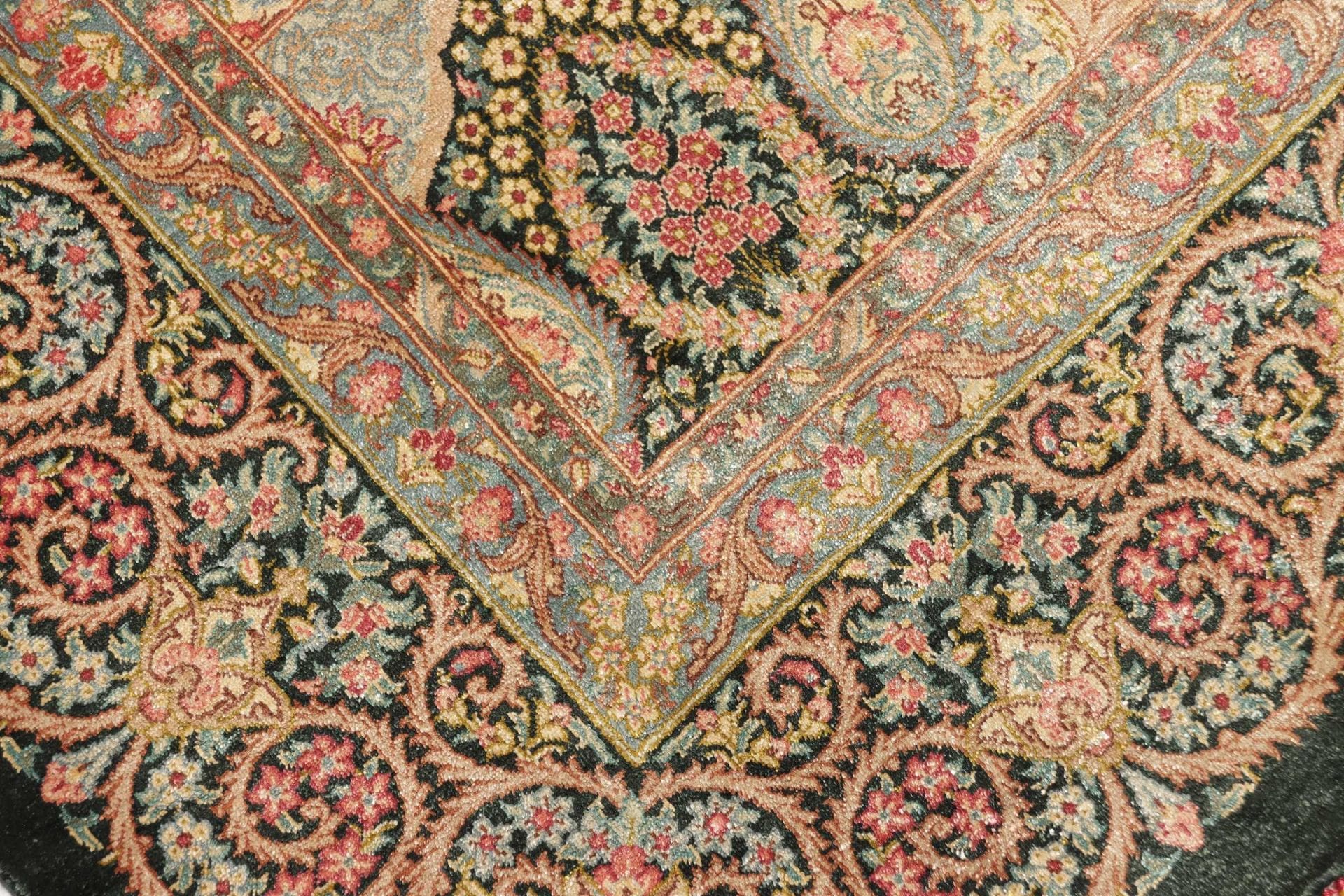 Handgeknüpfter Ghom Perserteppich, 104 × 156 cm, Seide