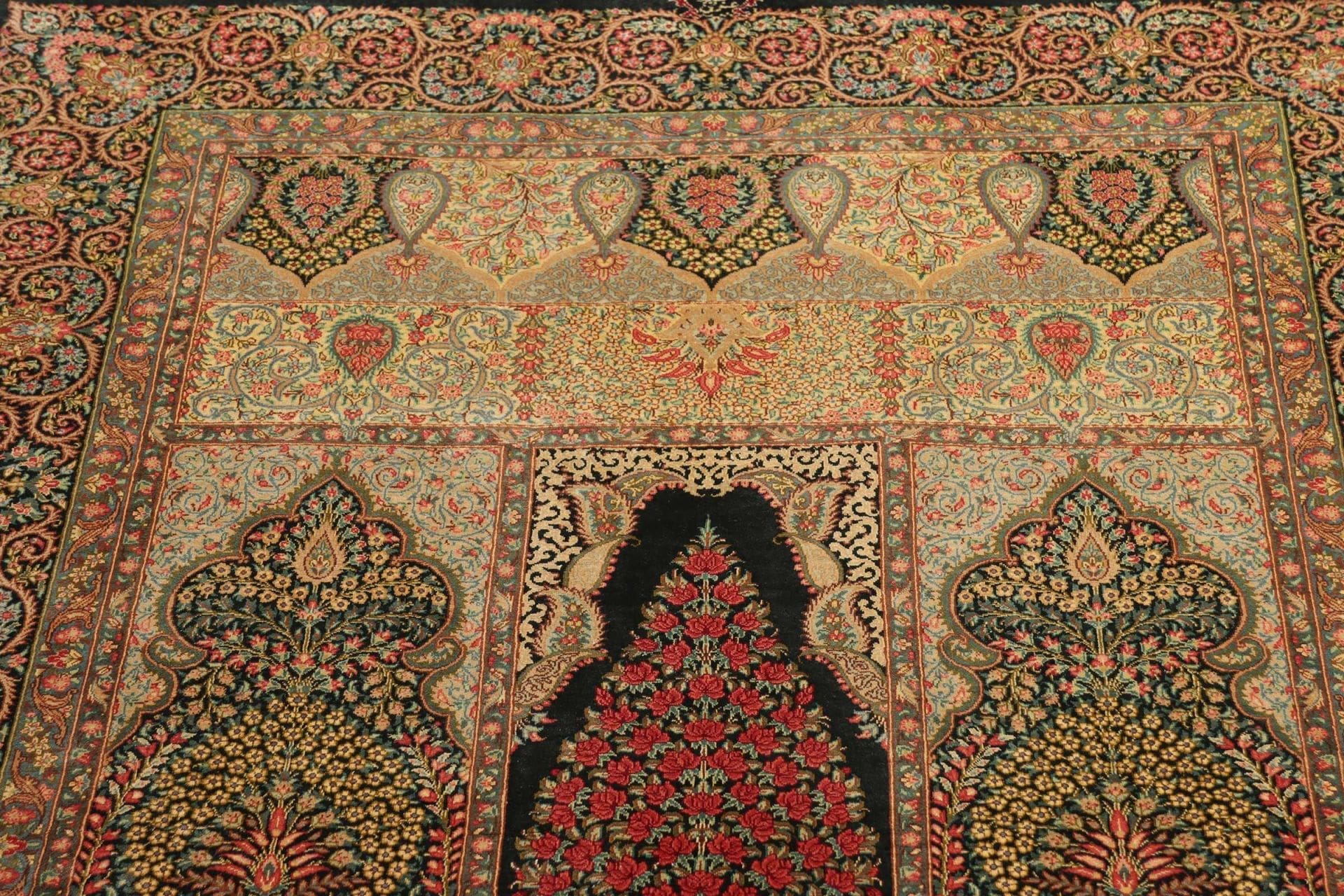 Handgeknüpfter Ghom Perserteppich, 104 × 156 cm, Seide
