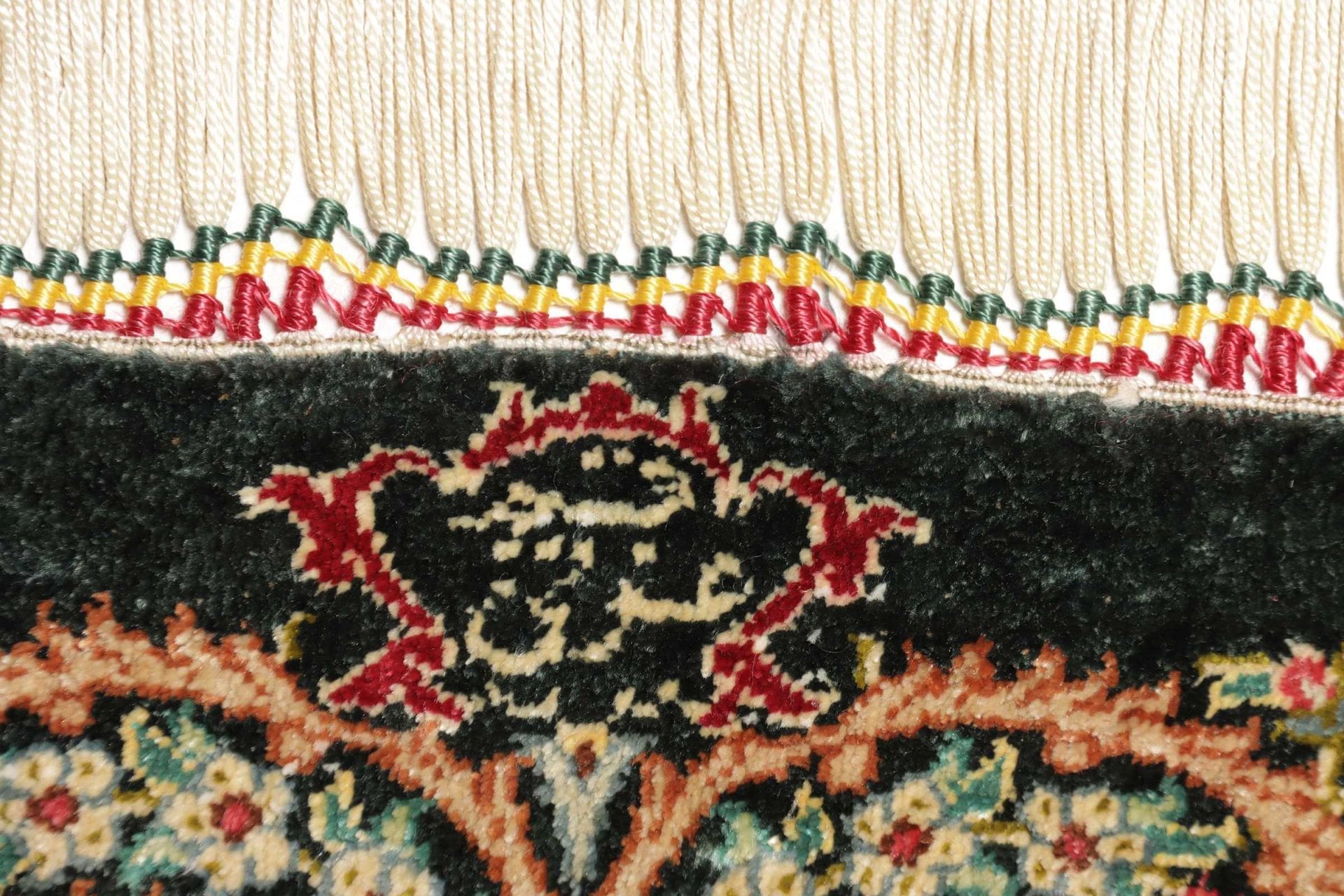 Handgeknüpfter Ghom Perserteppich, 104 × 156 cm, Seide