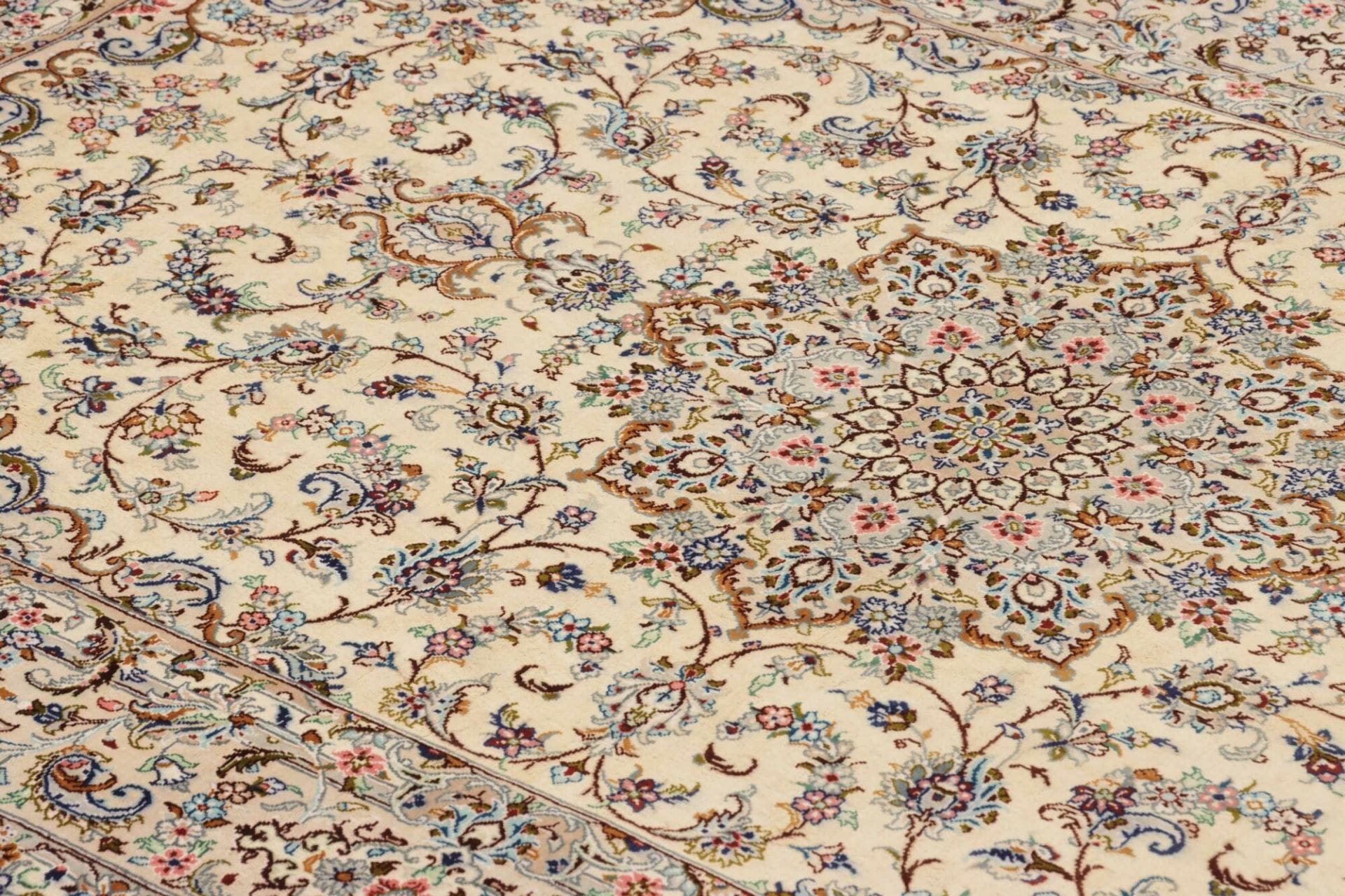 Handgeknüpfter Ghom Perserteppich, 102 × 150 cm, Seide