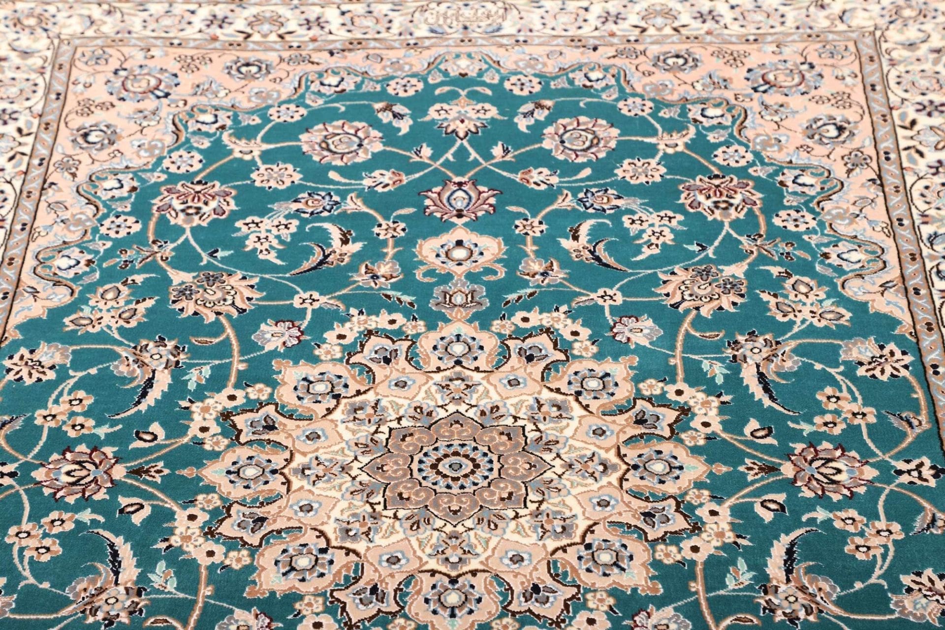 Nain Perserteppich 110 × 144 cm aus Wolle, handgeknüpft