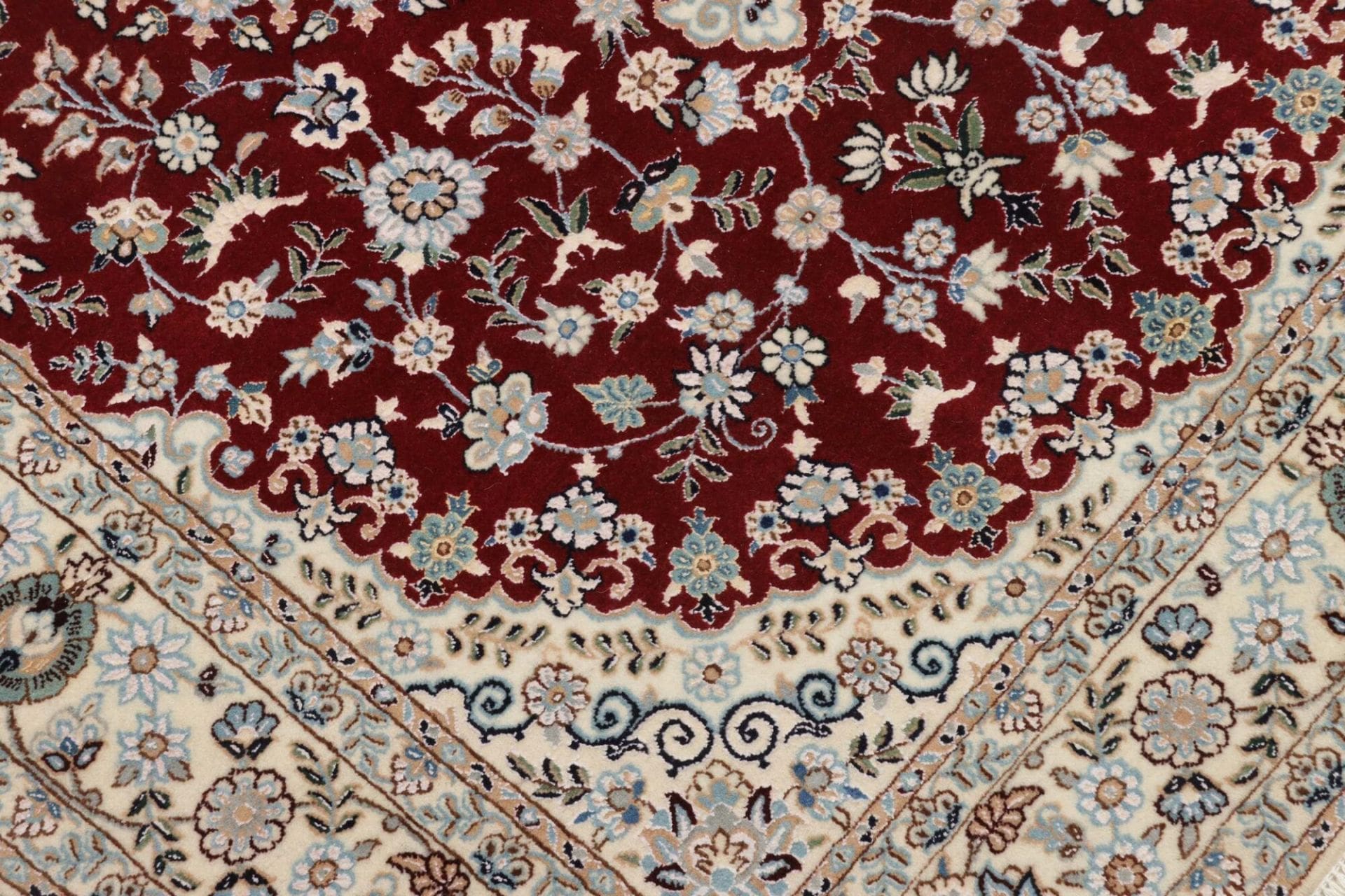 Nain Perserteppich aus Iran, 121 × 168 cm