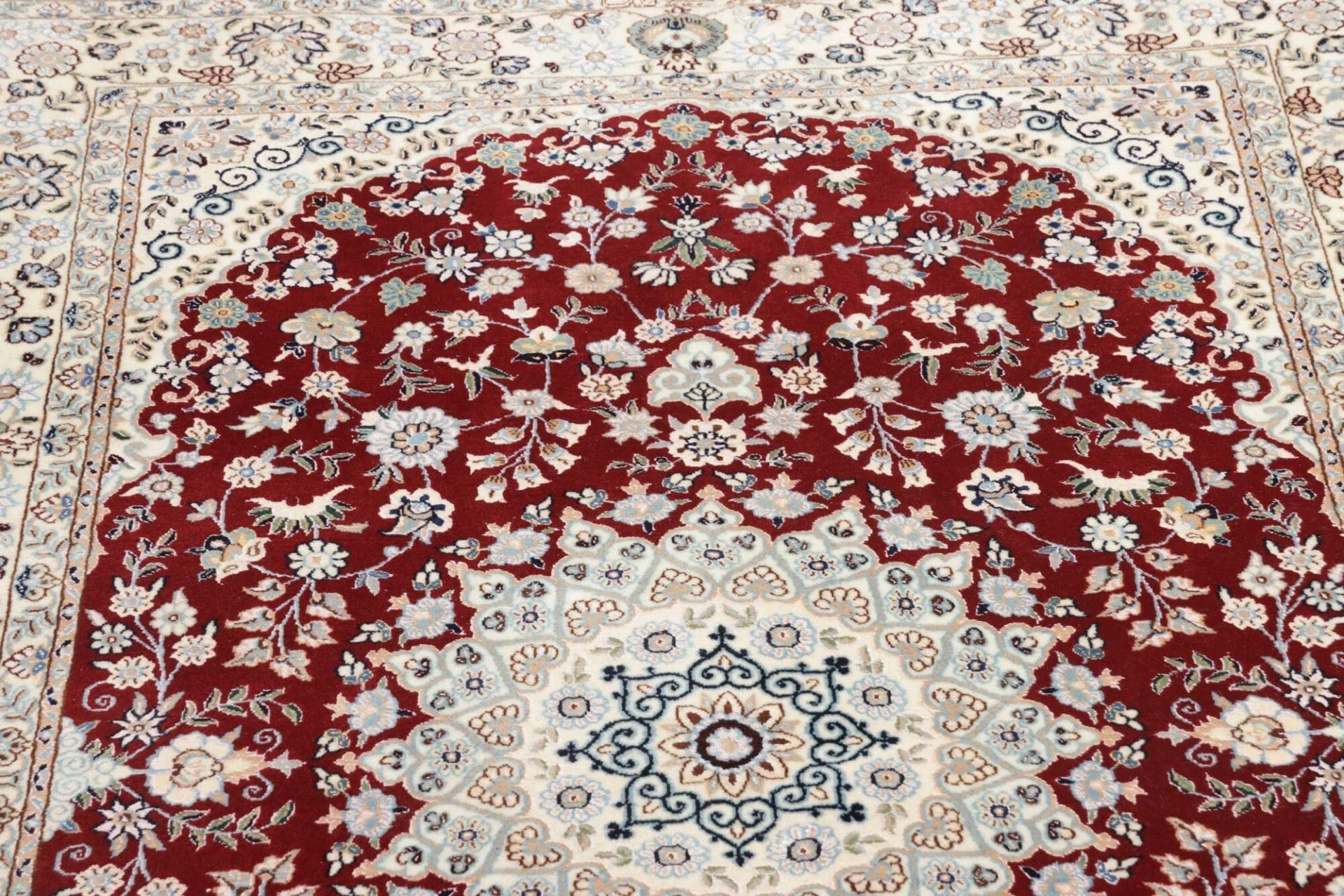 Nain Perserteppich aus Iran, 121 × 168 cm