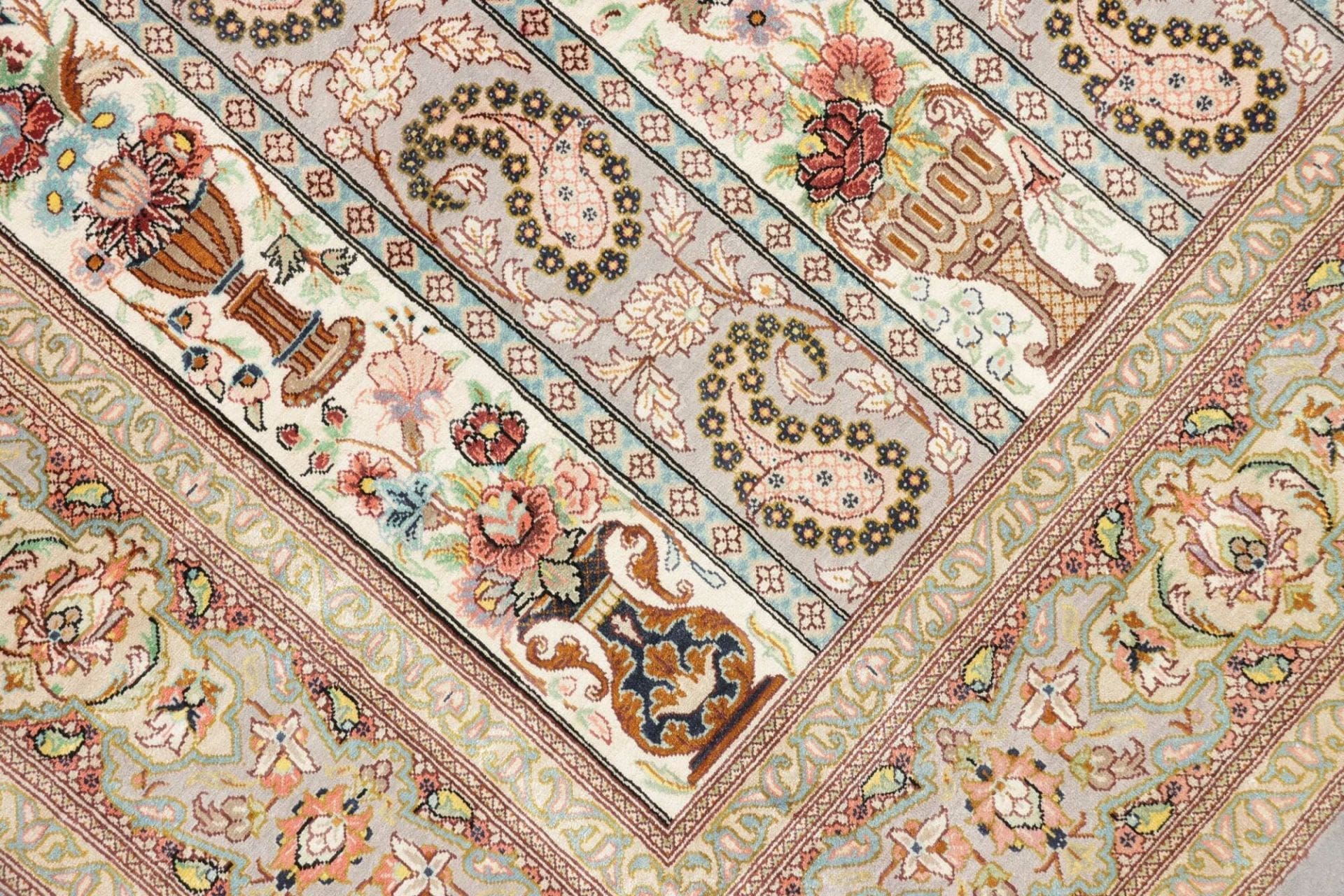 Ghom Perserteppich 109 × 153 cm aus Seide, handgeknüpft