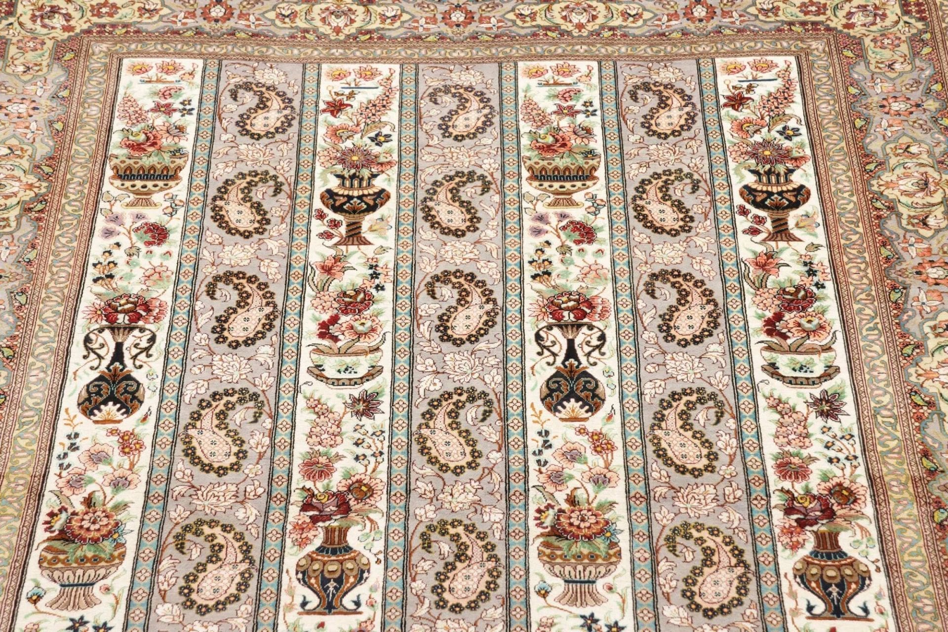 Ghom Perserteppich 109 × 153 cm aus Seide, handgeknüpft