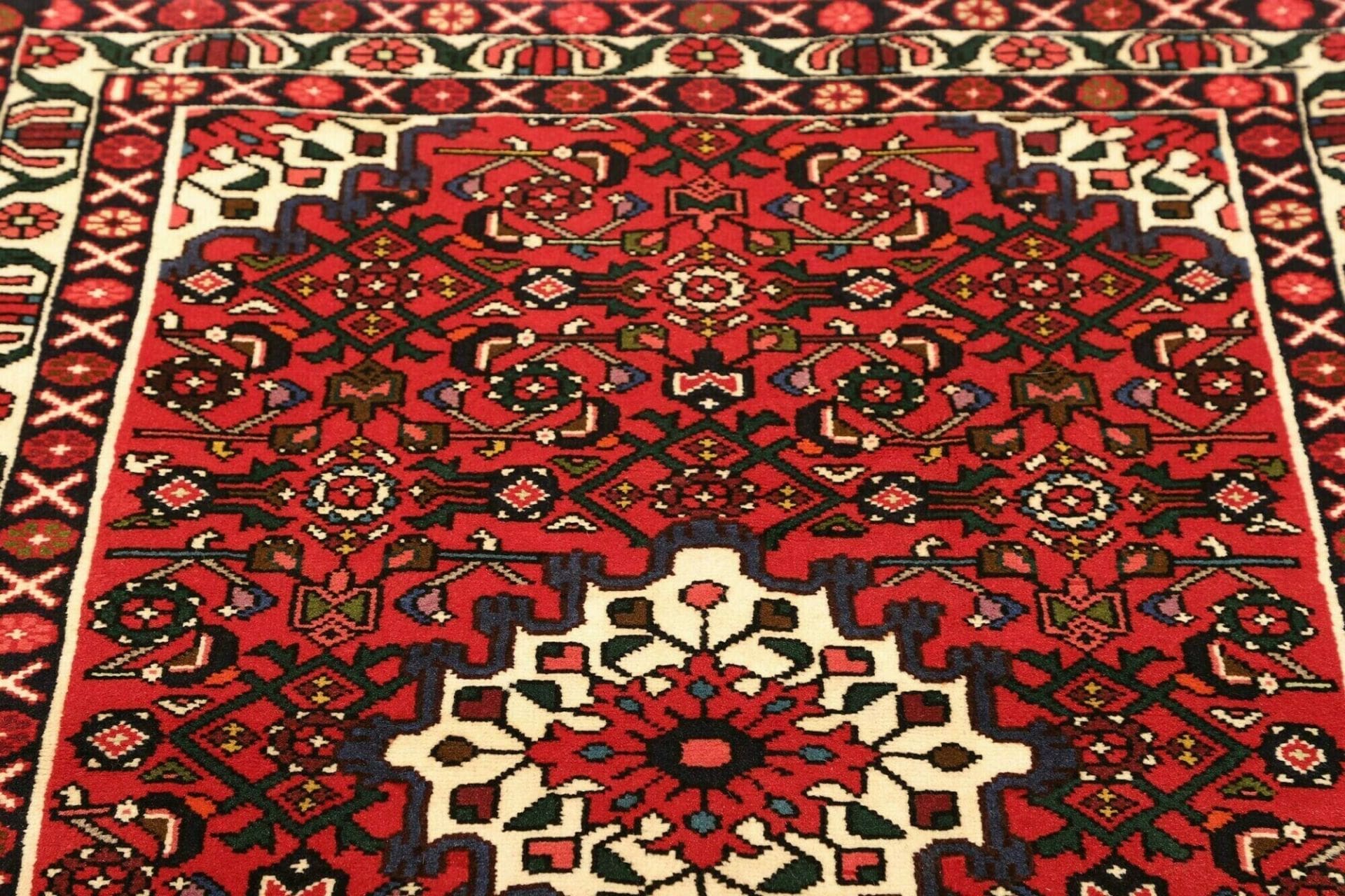 Handgeknüpfter Hamadan Herati Perserteppich 109 × 149 cm