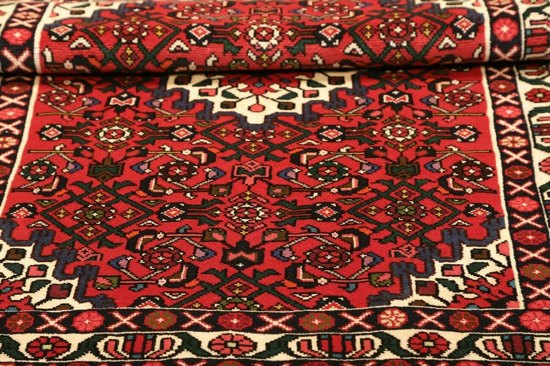 Handgeknüpfter Hamadan Herati Perserteppich 109 × 149 cm