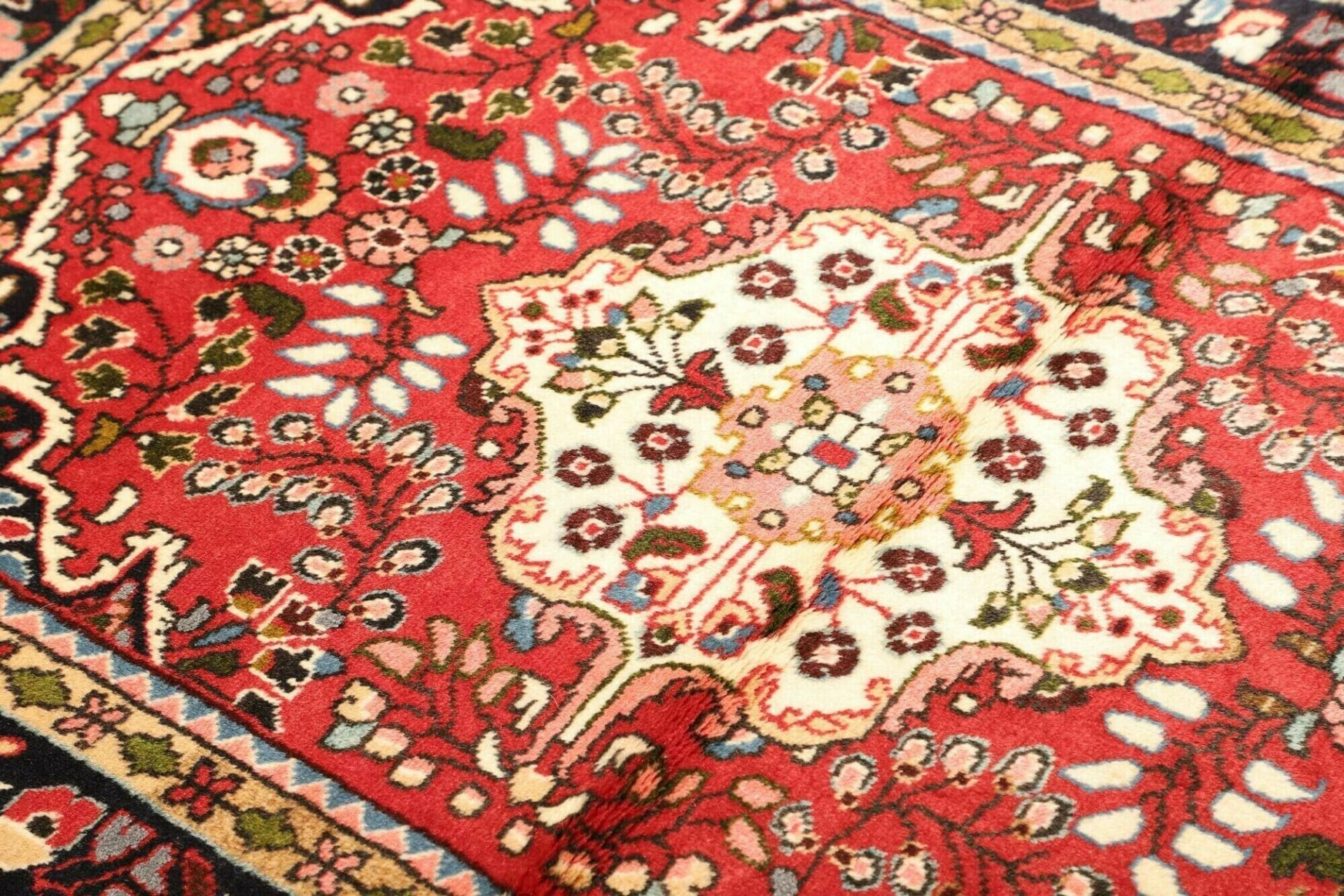 Handgeknüpfter Hamadan Perserteppich 109 × 152 cm