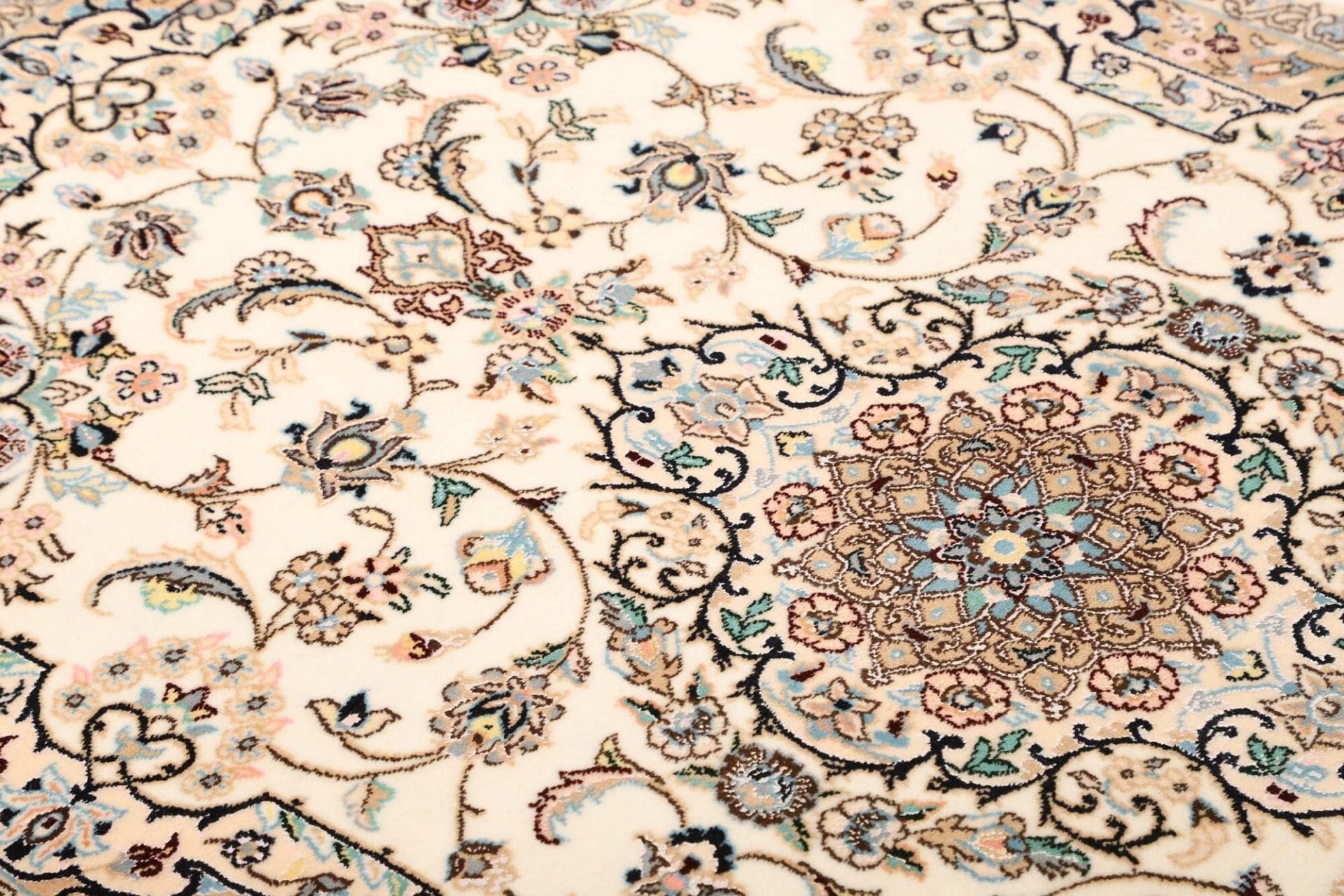 Nain Perserteppich 105 × 162 cm aus Wolle, handgeknüpft