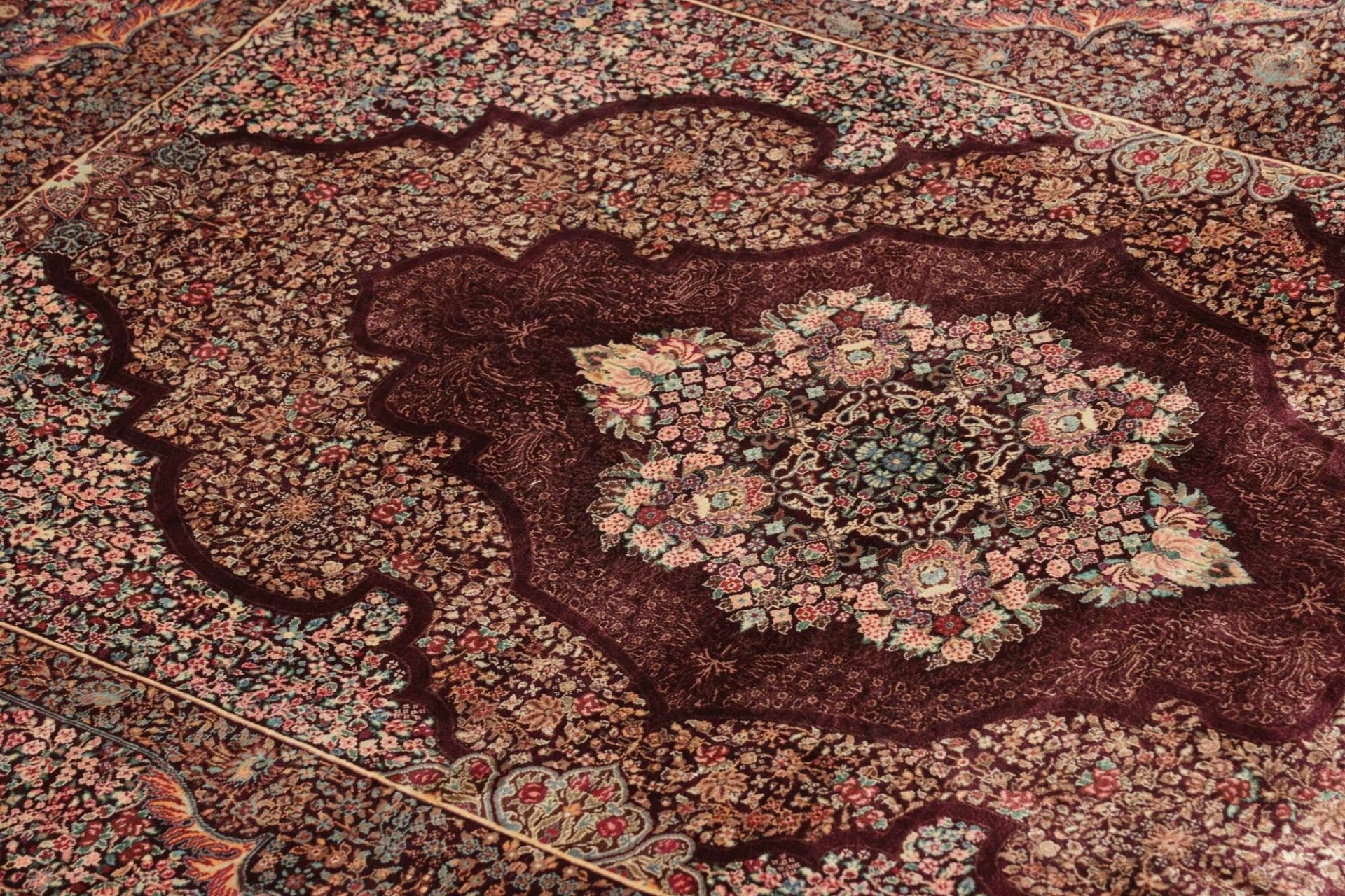 Ghom Perserteppich 103 × 142 cm aus Seide, handgeknüpft
