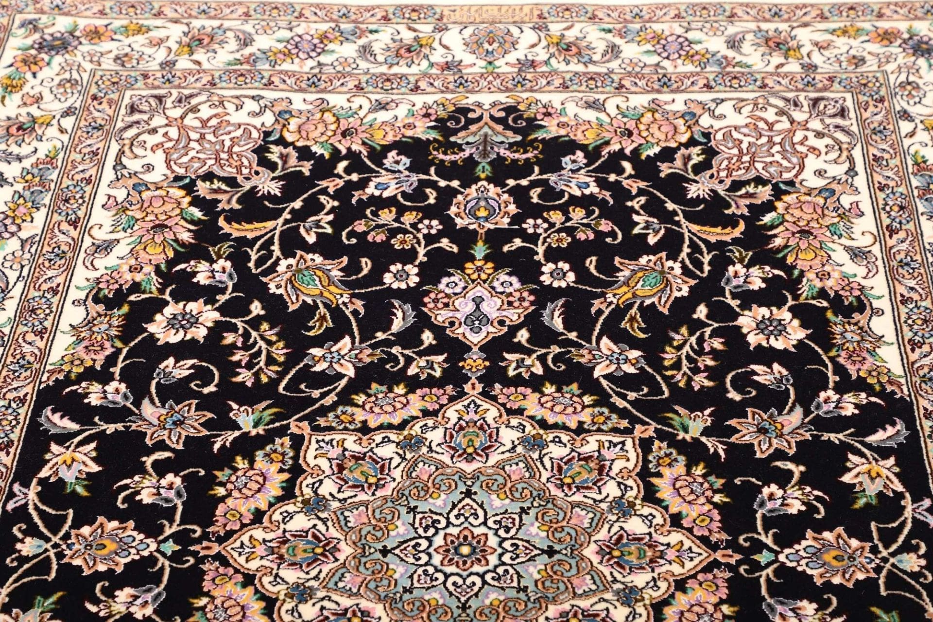 Handgeknüpfter Nain Perserteppich 121 × 162 cm