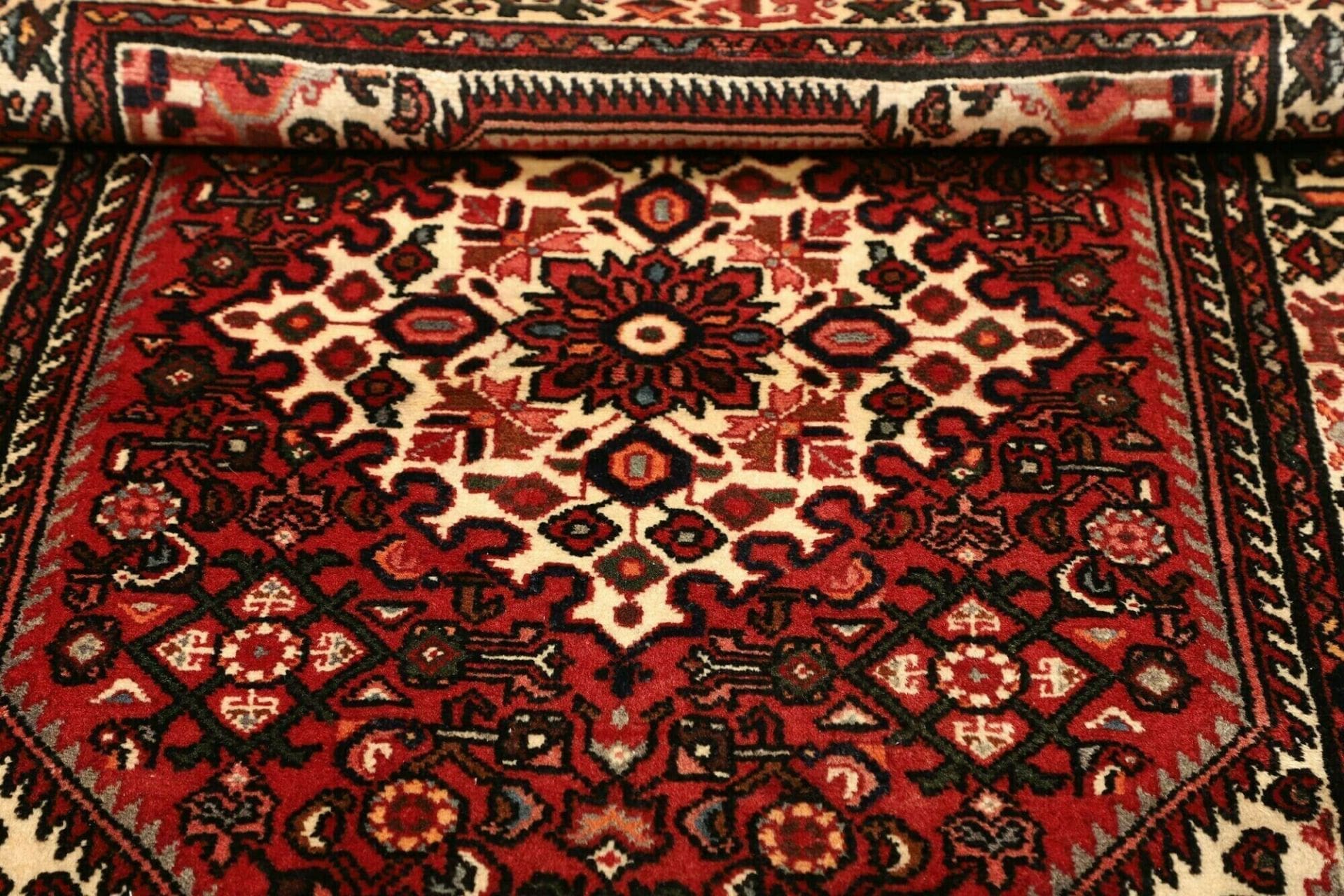 Hamadan Perserteppich 107 × 152 cm aus Wolle, handgeknüpft