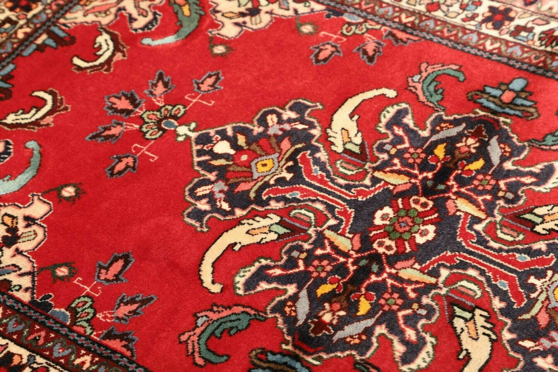 Hamadan Perserteppich aus Iran, 109 × 152 cm