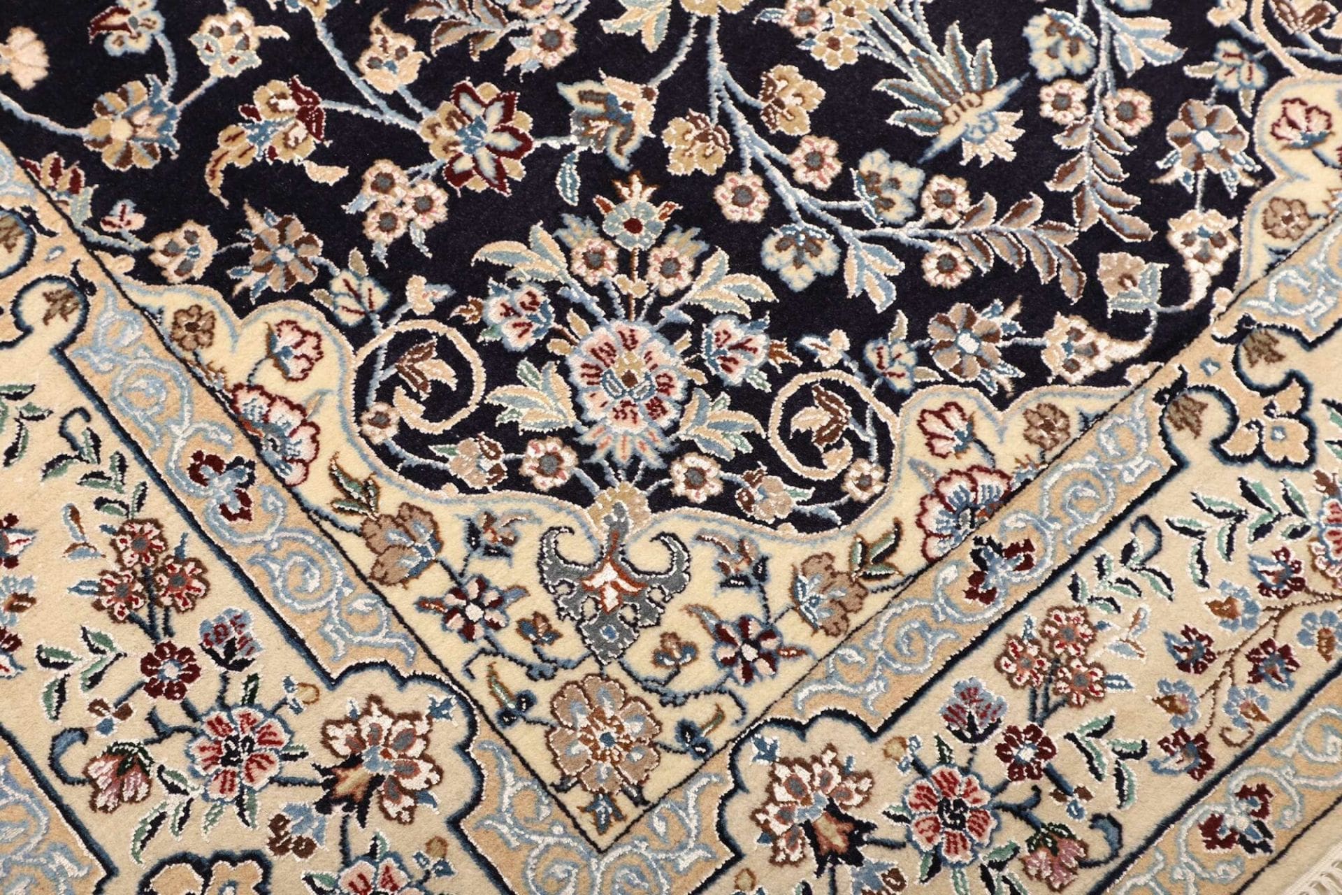Nain Perserteppich aus Iran, 106 × 155 cm