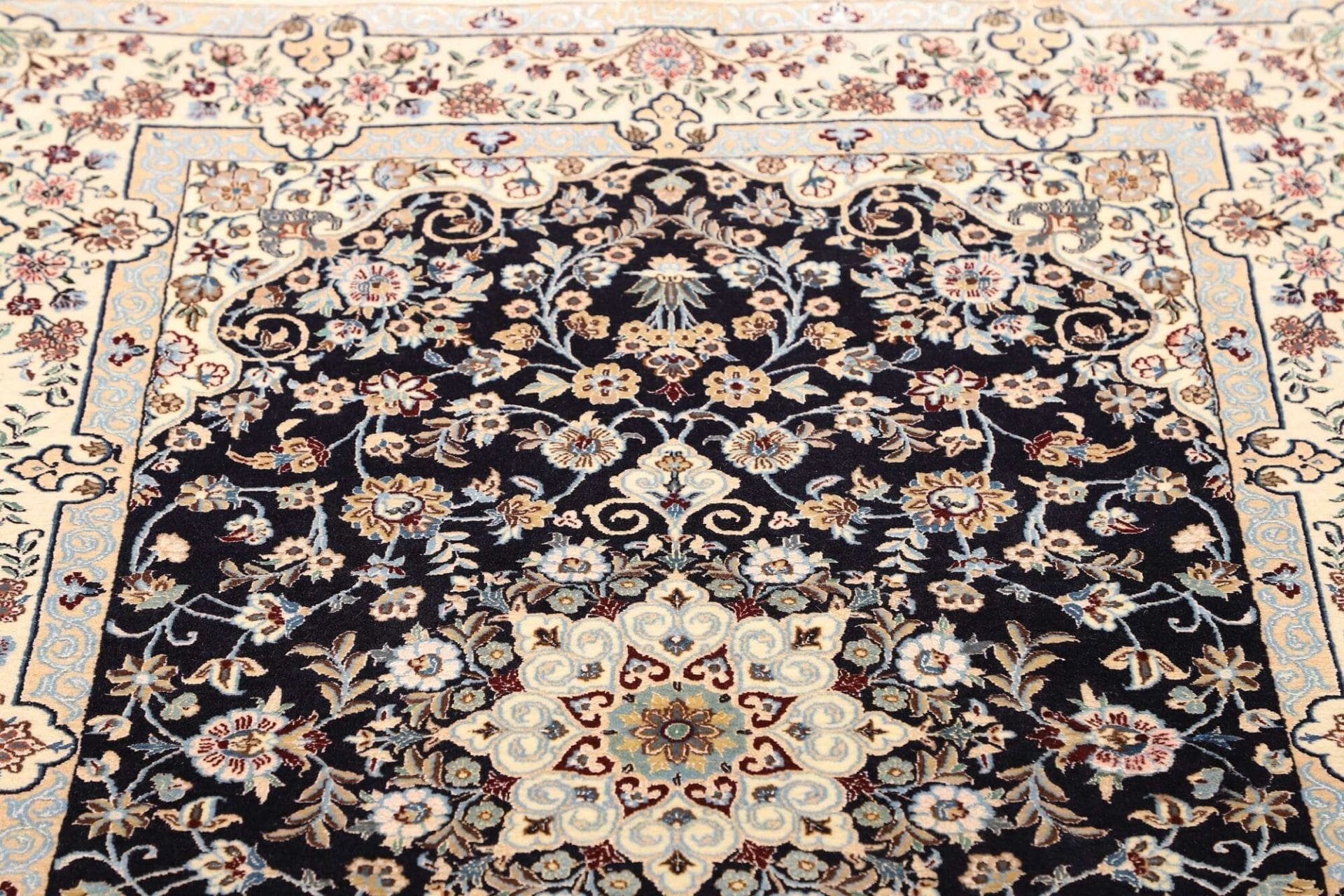 Nain Perserteppich aus Iran, 106 × 155 cm