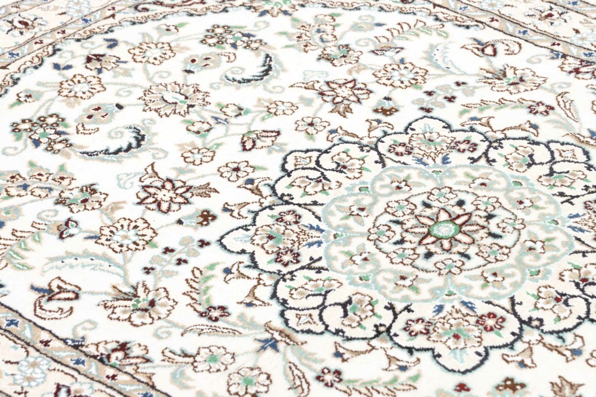 Handgeknüpfter Nain Perserteppich 105 × 144 cm
