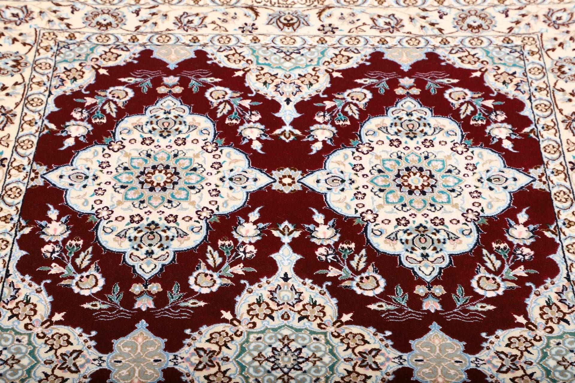 Handgeknüpfter Nain Perserteppich 111 × 165 cm