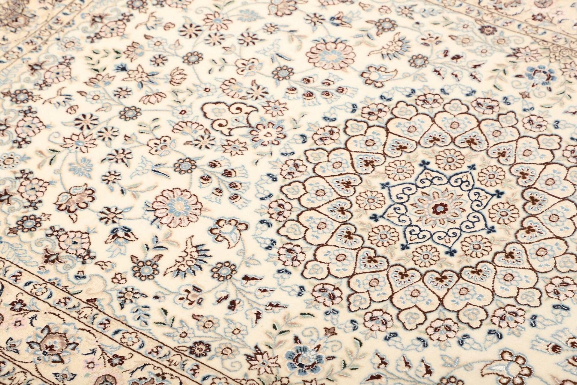 Nain Perserteppich aus Iran, 103 × 156 cm