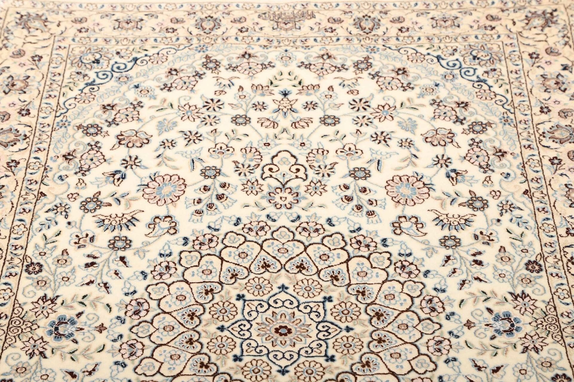 Nain Perserteppich aus Iran, 103 × 156 cm