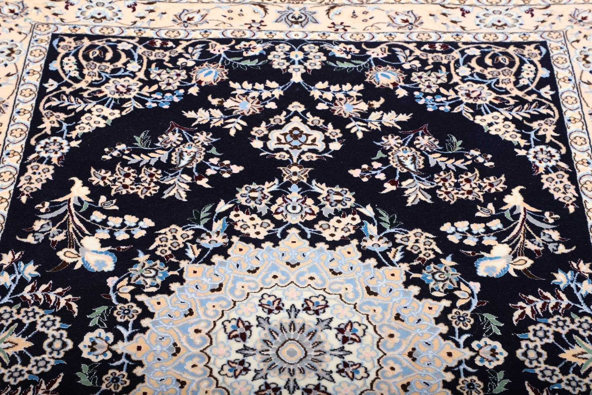 nain-teppich-6la-113-x-170-cm-florales-design-handgeknupft-7 Nain Perserteppich aus Iran, 113 × 170 cm