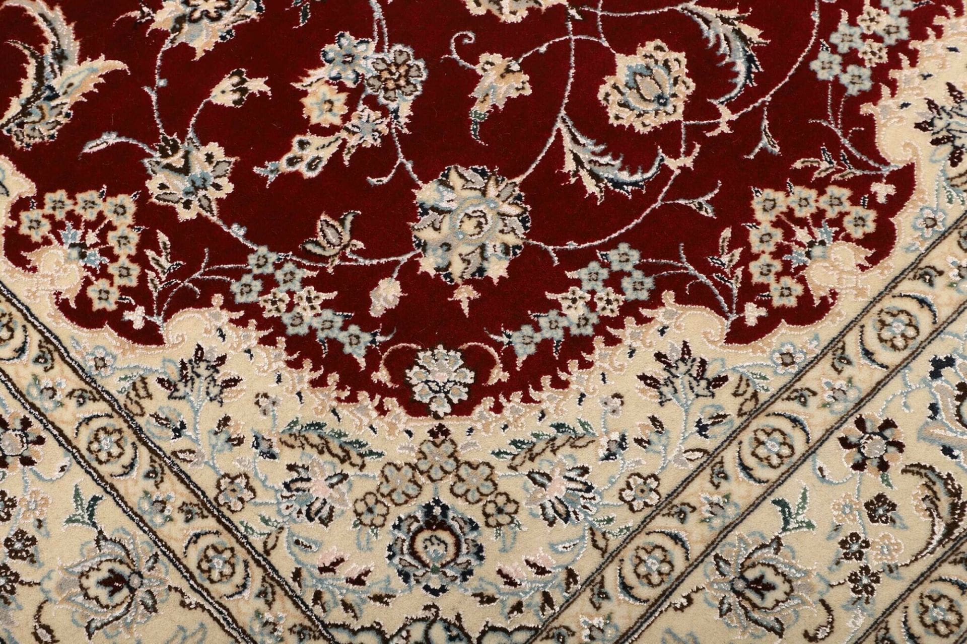 Nain Perserteppich aus Iran, 110 × 164 cm