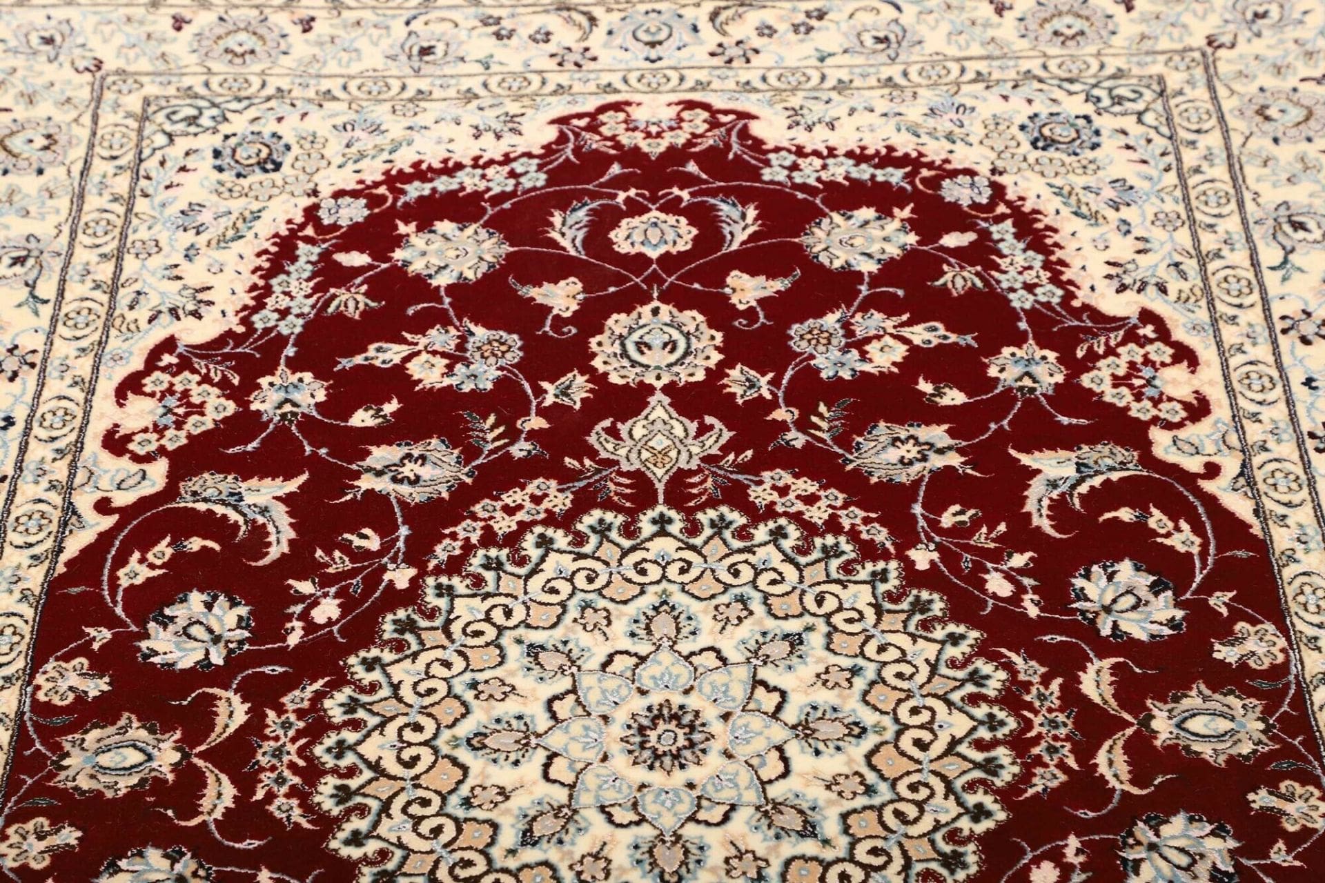 Nain Perserteppich aus Iran, 110 × 164 cm