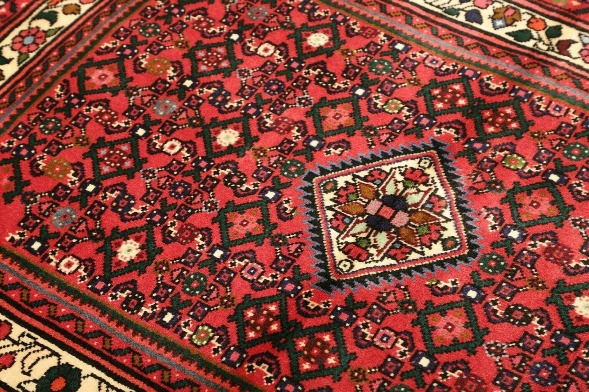 Handgeknüpfter Hamadan Perserteppich 103 × 142 cm