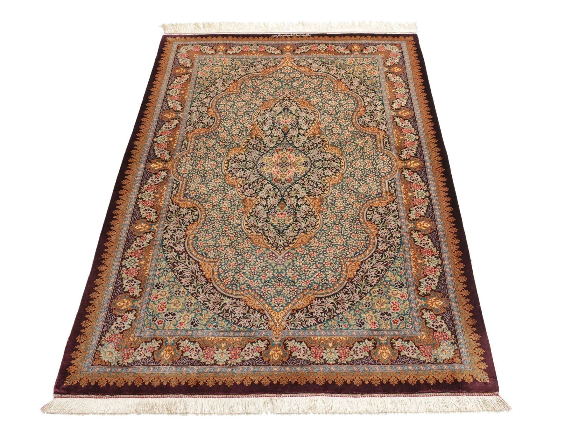 Handgeknüpfter Ghom Perserteppich, 105 × 153 cm, Seide
