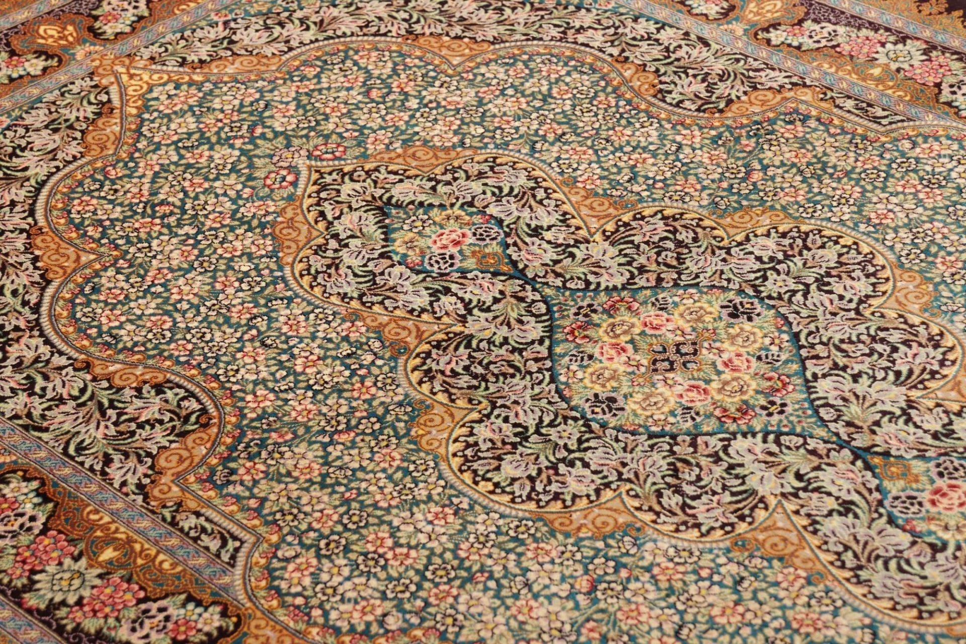 Handgeknüpfter Ghom Perserteppich, 105 × 153 cm, Seide