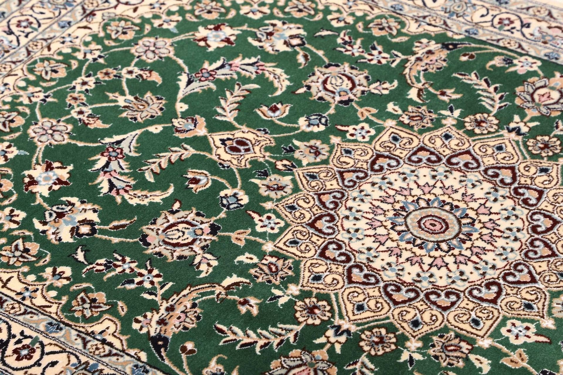 Nain Perserteppich aus Iran, 103 × 153 cm
