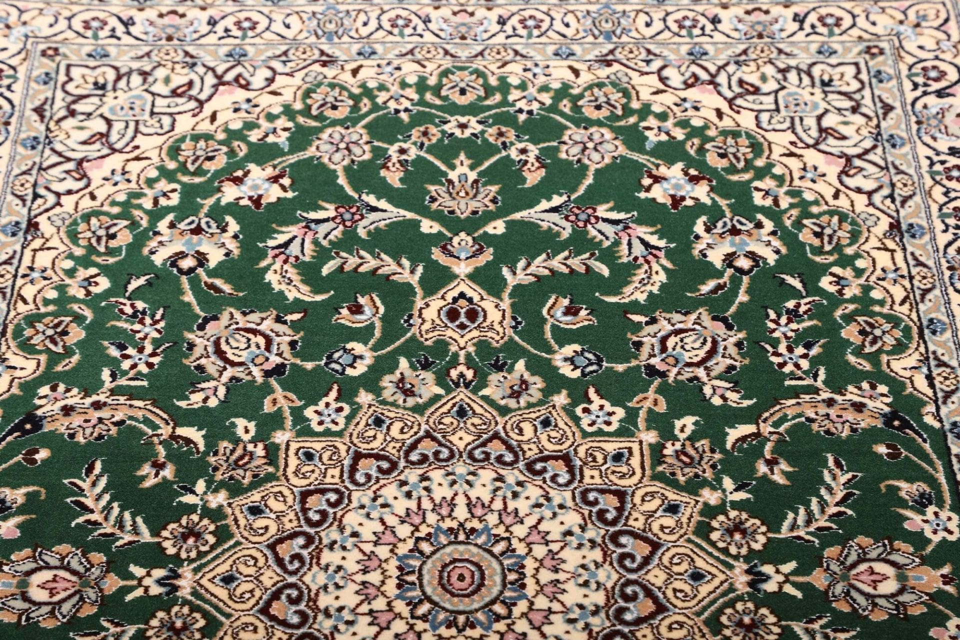 Nain Perserteppich aus Iran, 103 × 153 cm