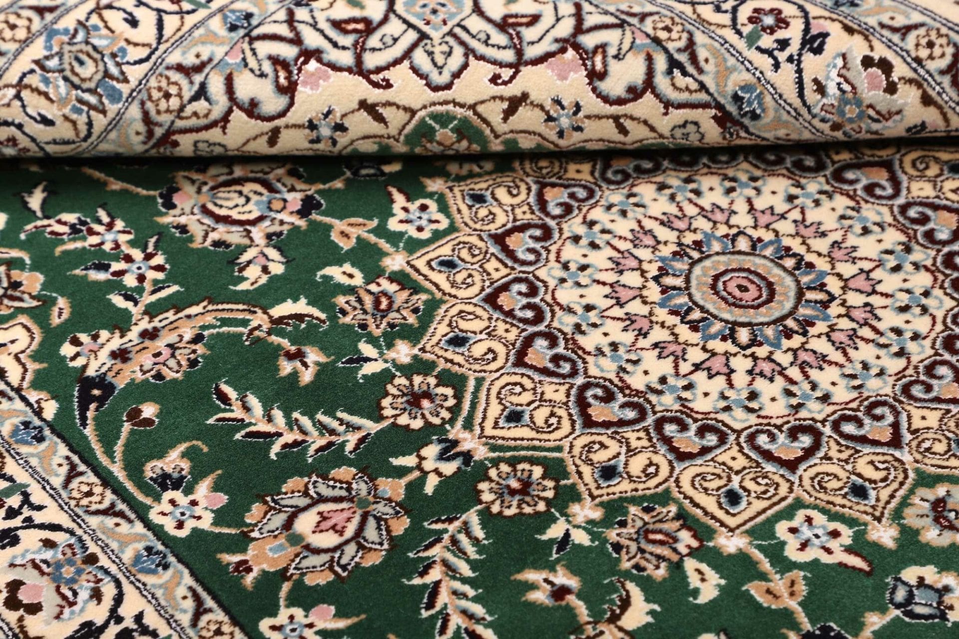 Nain Perserteppich aus Iran, 103 × 153 cm