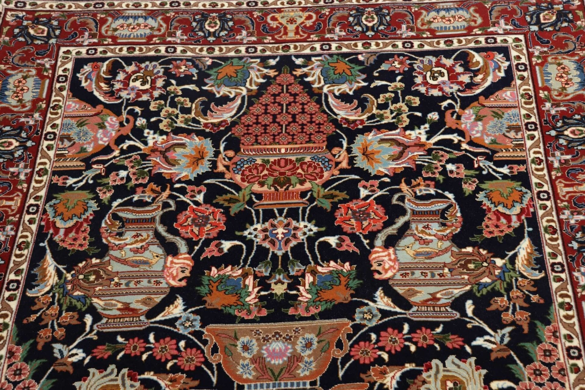 Isfahan Perserteppich aus Iran, 109 × 156 cm