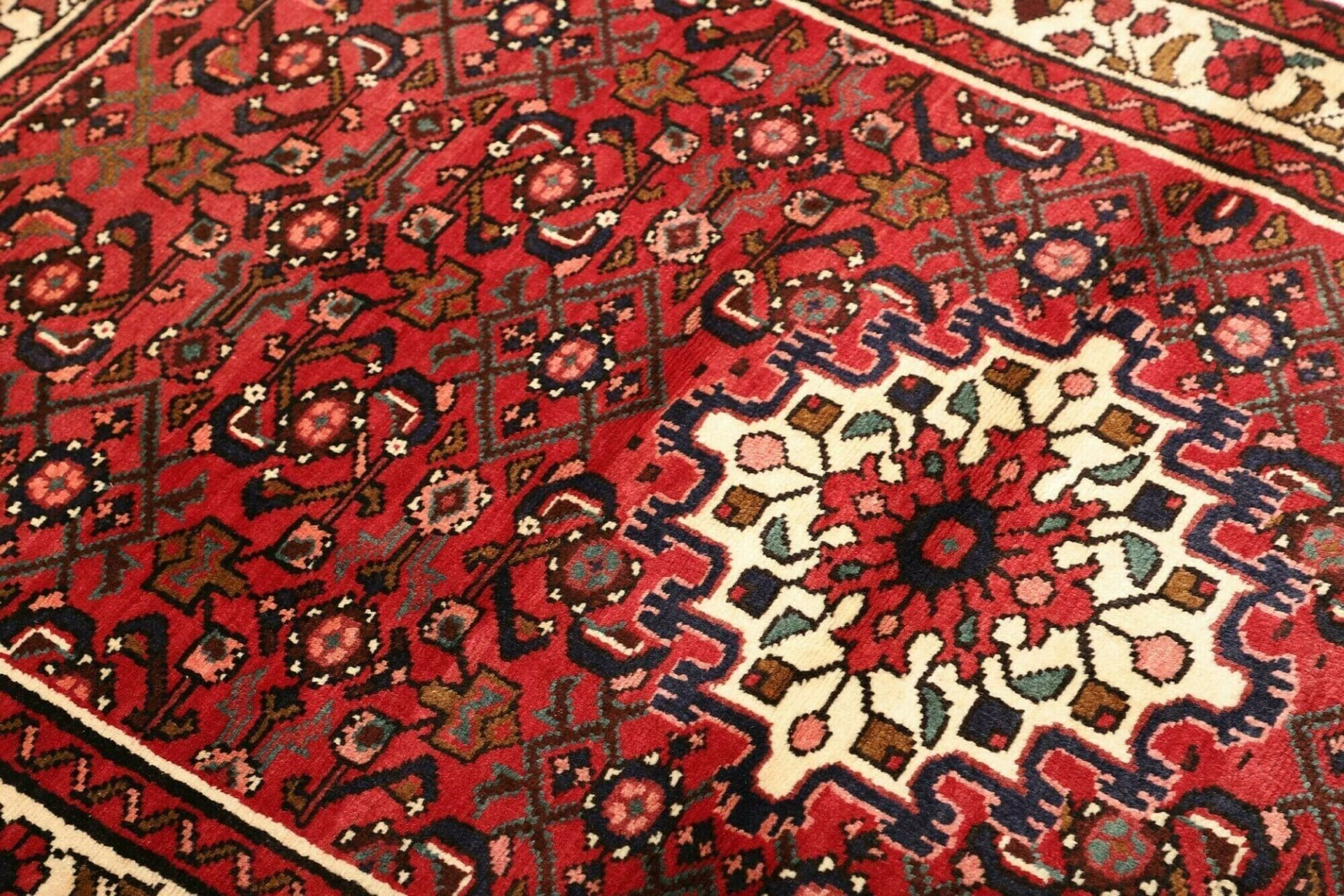 Handgeknüpfter Hamadan Perserteppich 109 × 170 cm
