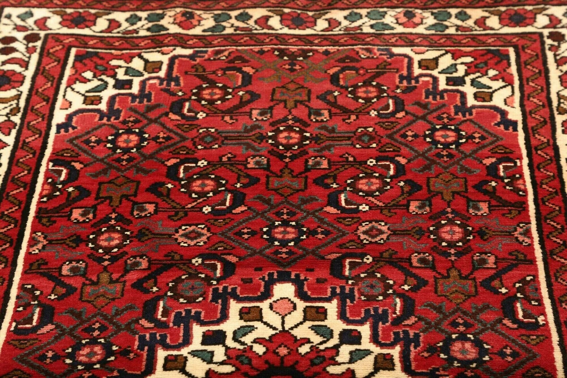 Handgeknüpfter Hamadan Perserteppich 109 × 170 cm