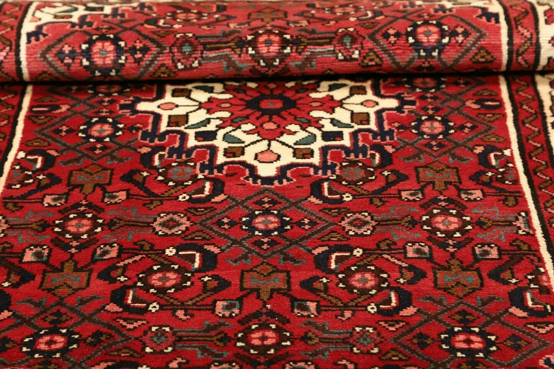 Handgeknüpfter Hamadan Perserteppich 109 × 170 cm