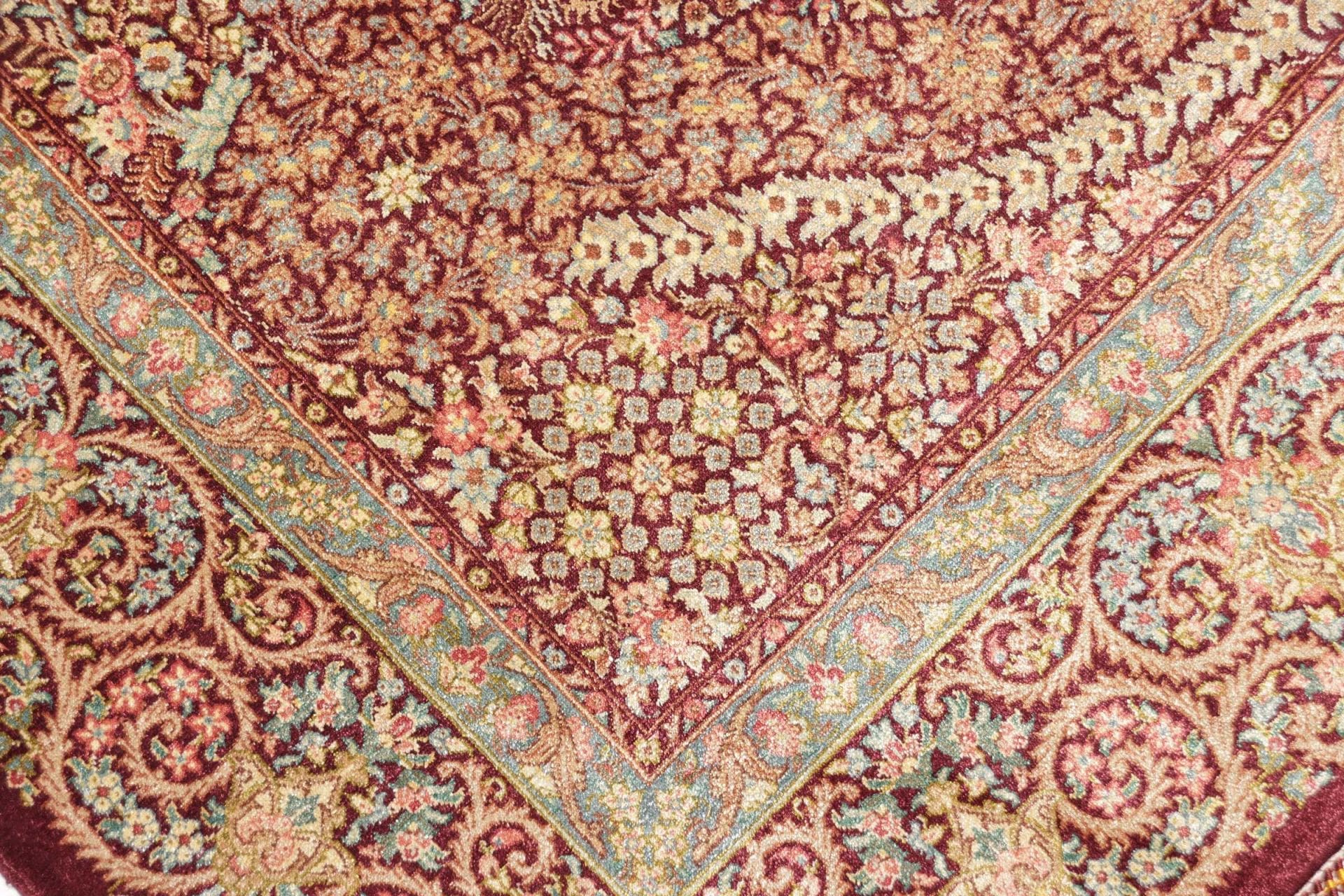 Handgeknüpfter Ghom Perserteppich, 104 × 156 cm, Seide